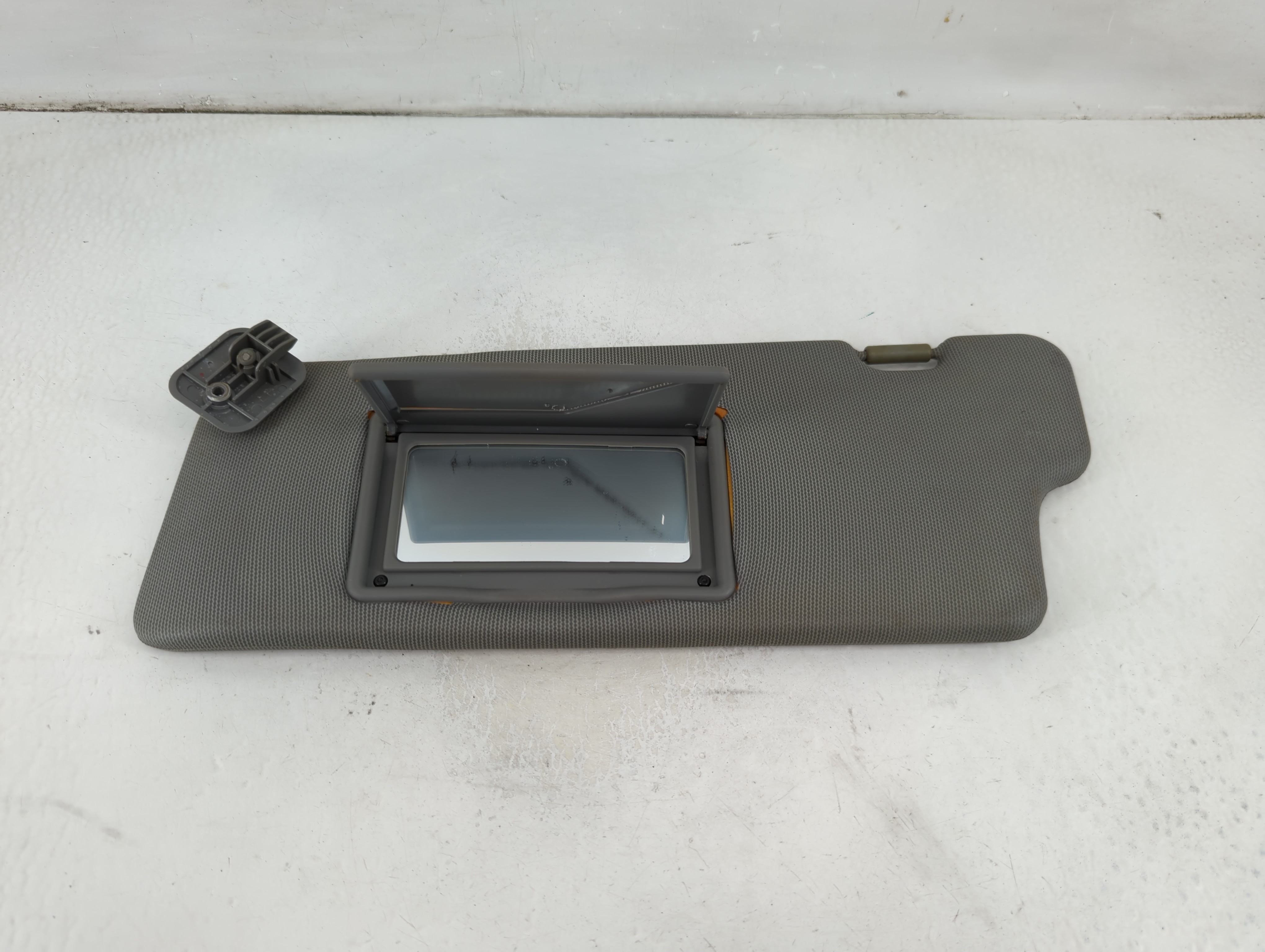 2004-2008 Suzuki Forenza Driver Sun Visor Mirror Left Sunvisor Grey 1111928 - Oemusedautoparts1.com