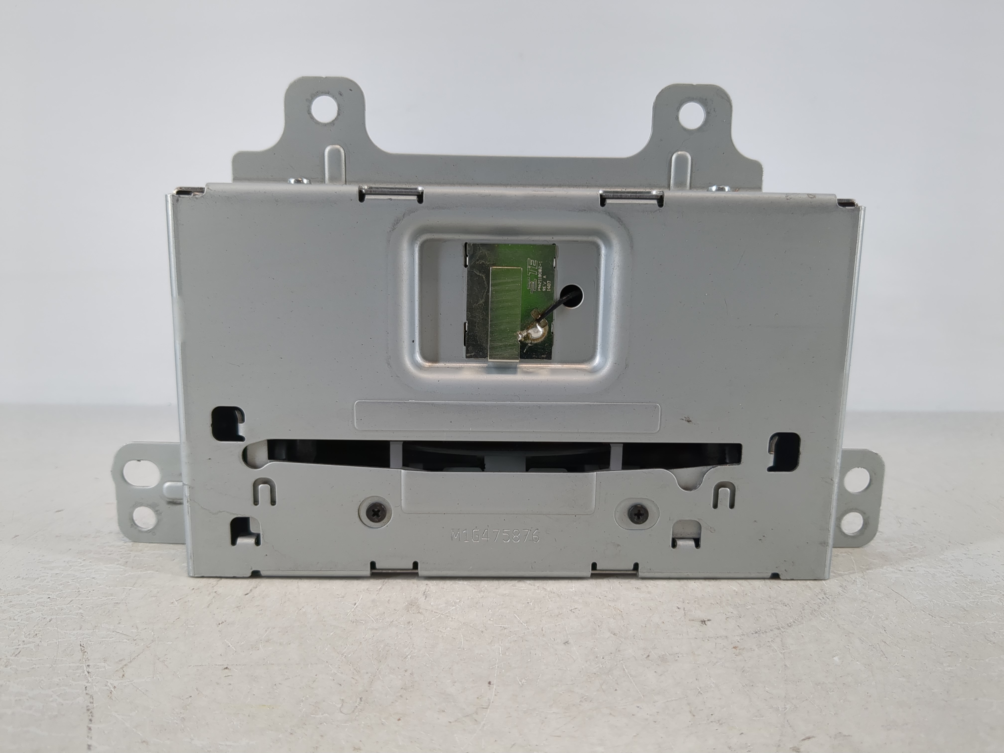 2015-2016 Chevrolet Cruze Am Fm Cd Player Radio Receiver 1111941 - Oemusedautoparts1.com