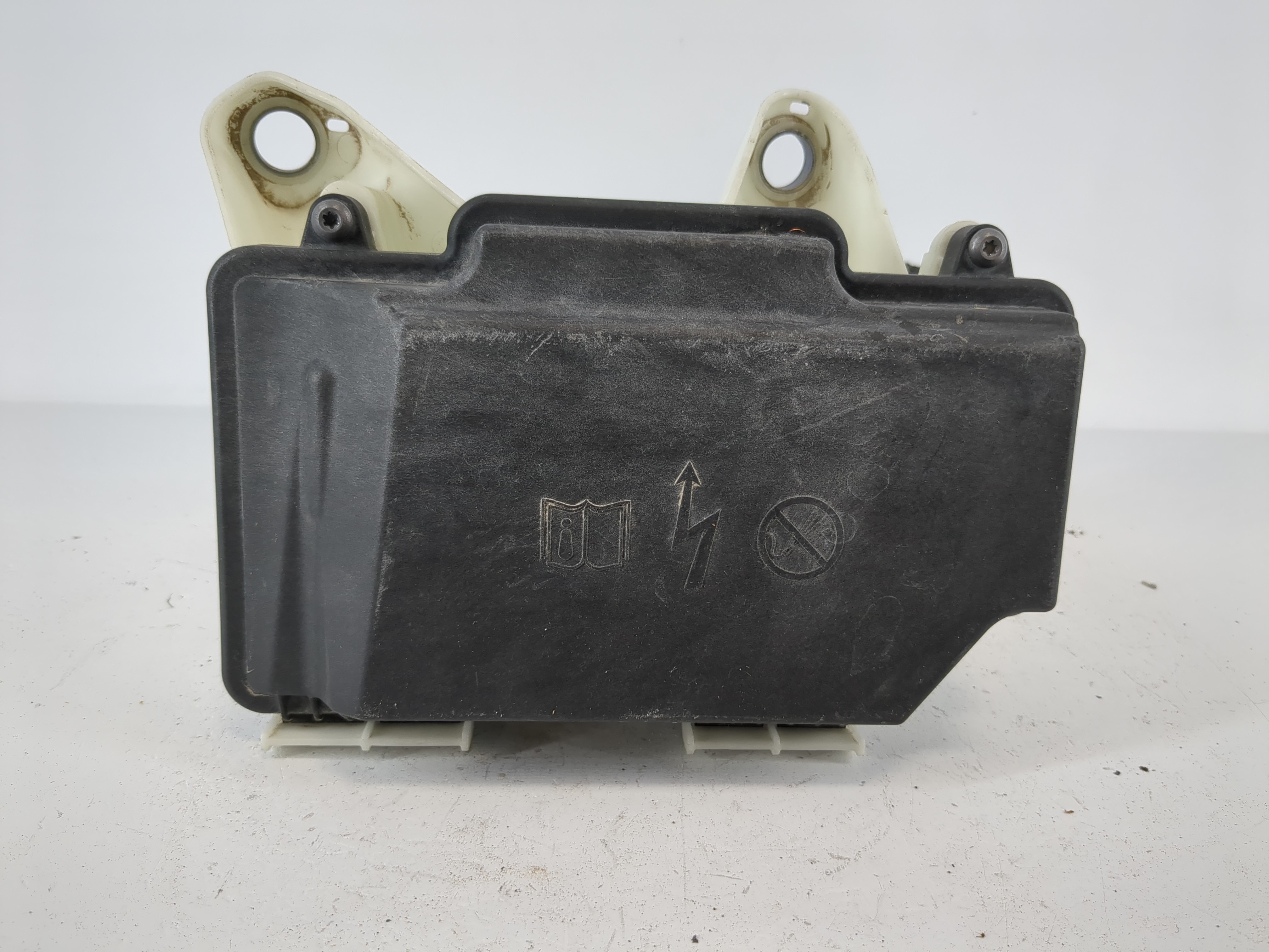 Picture of 2018-2019 Mercedes-benz C300 Fusebox Fuse Box Relay Module 1111959