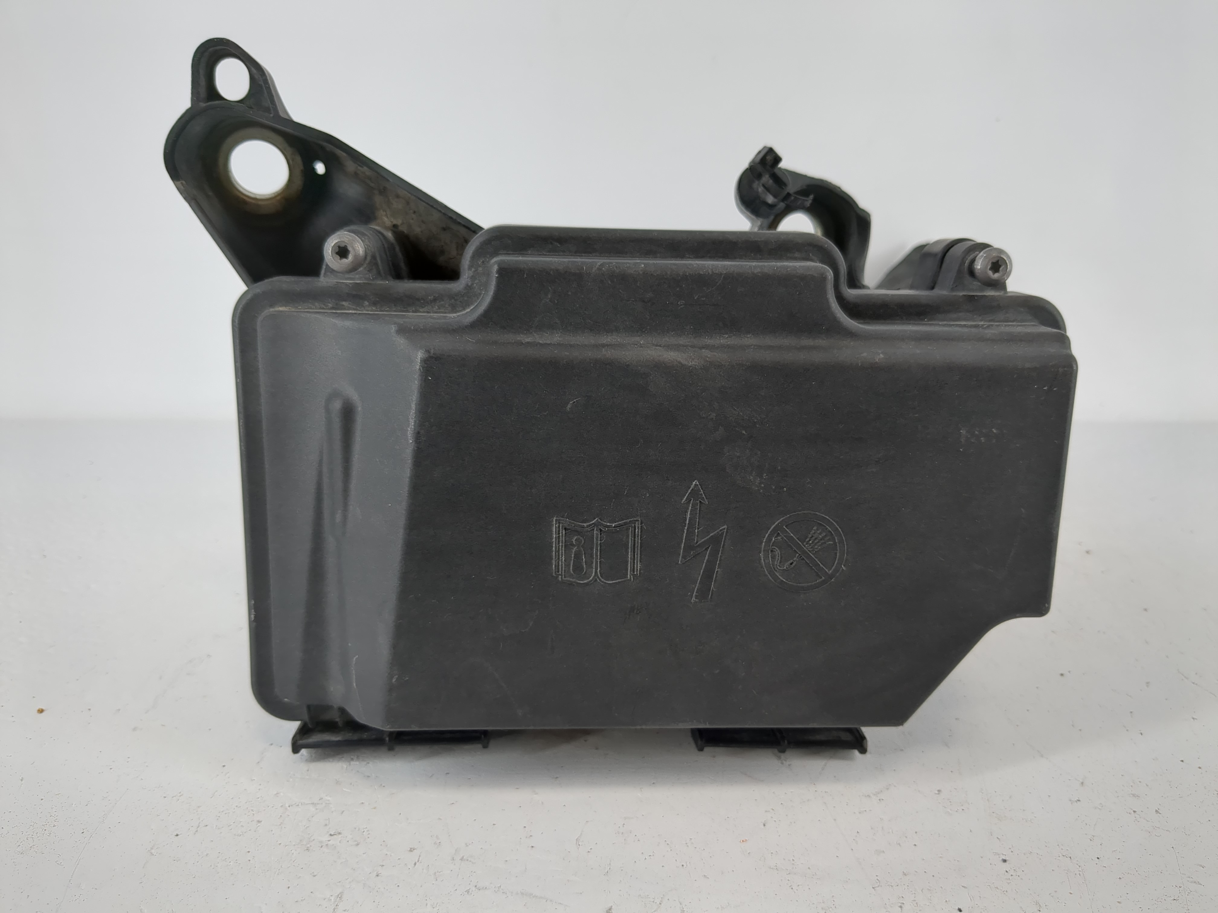 Picture of 2016-2018 Mercedes-benz Glc300 Fusebox Fuse Box Relay Module 1111989