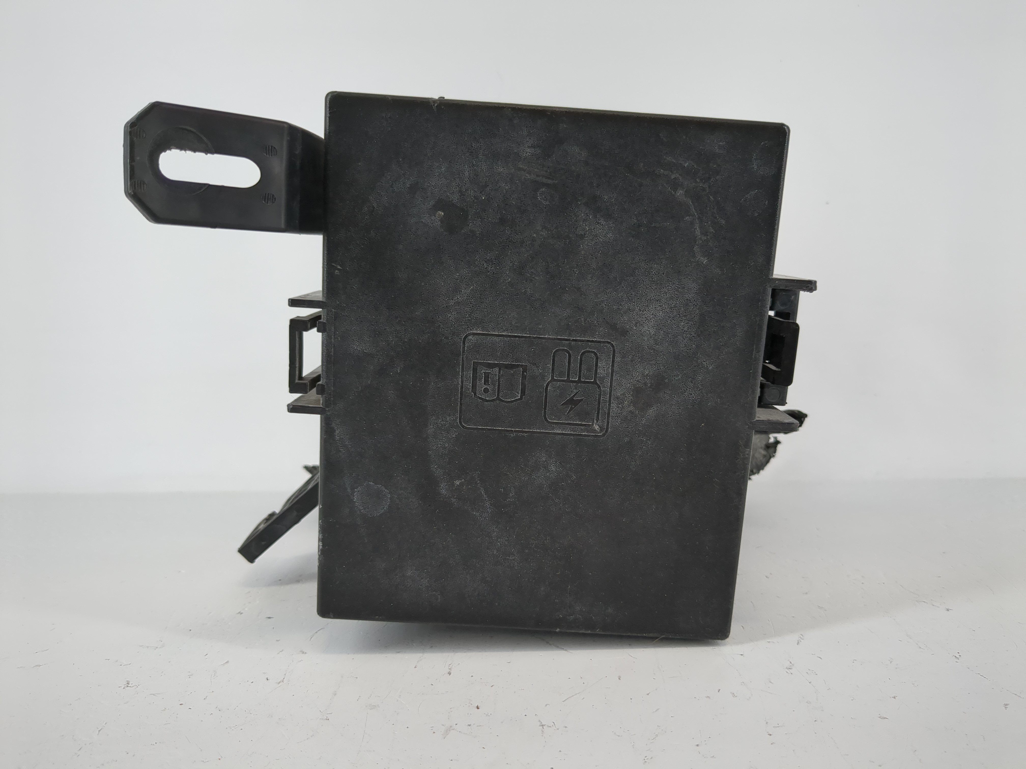 Picture of 2014-2019 Ford Fiesta Fusebox Fuse Box Relay Module 6001389001 1112019