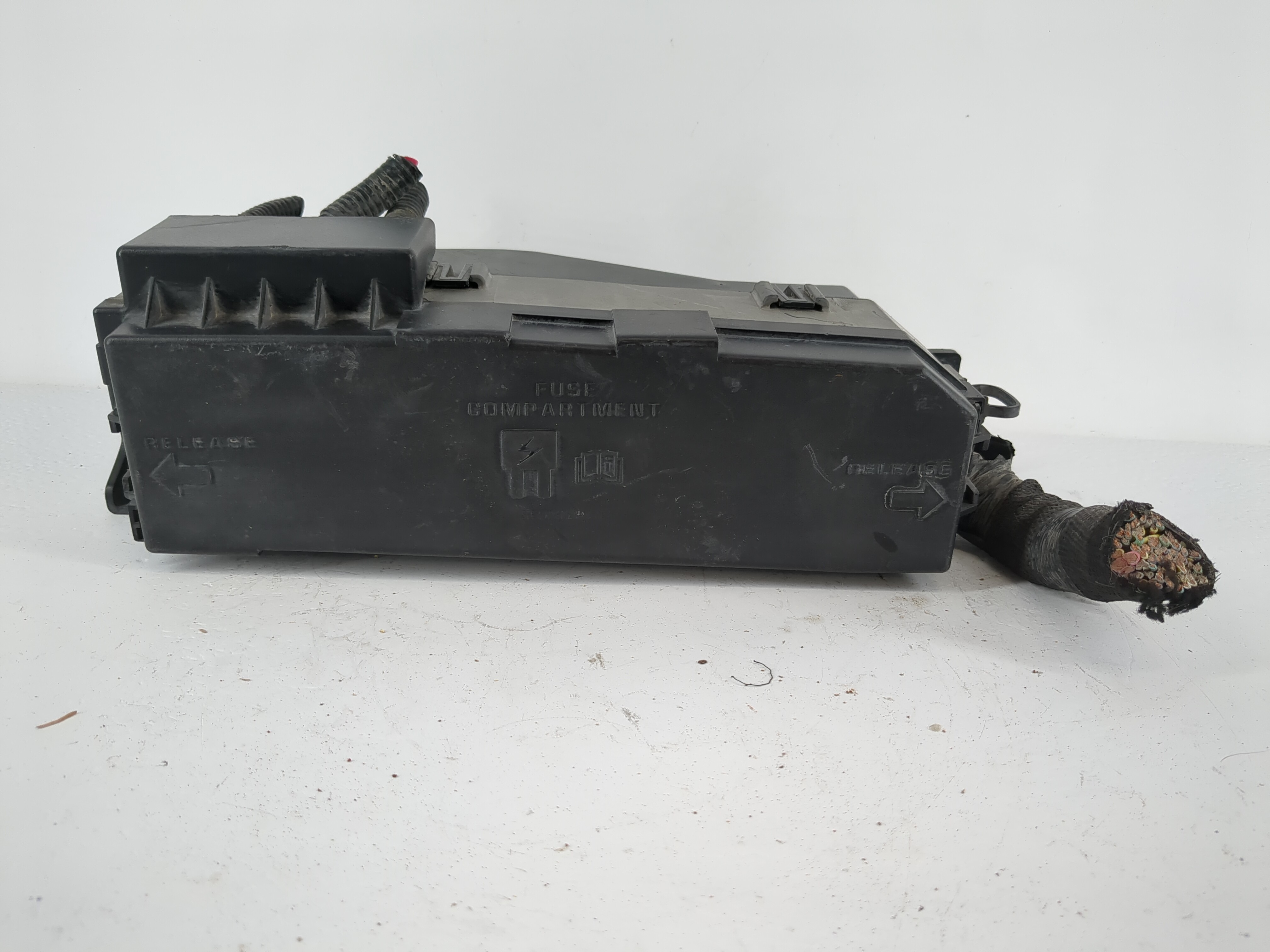 Picture of 2011-2012 Ford Escape Fusebox Fuse Box Relay Module 9l8t-14a003-bb 1112084