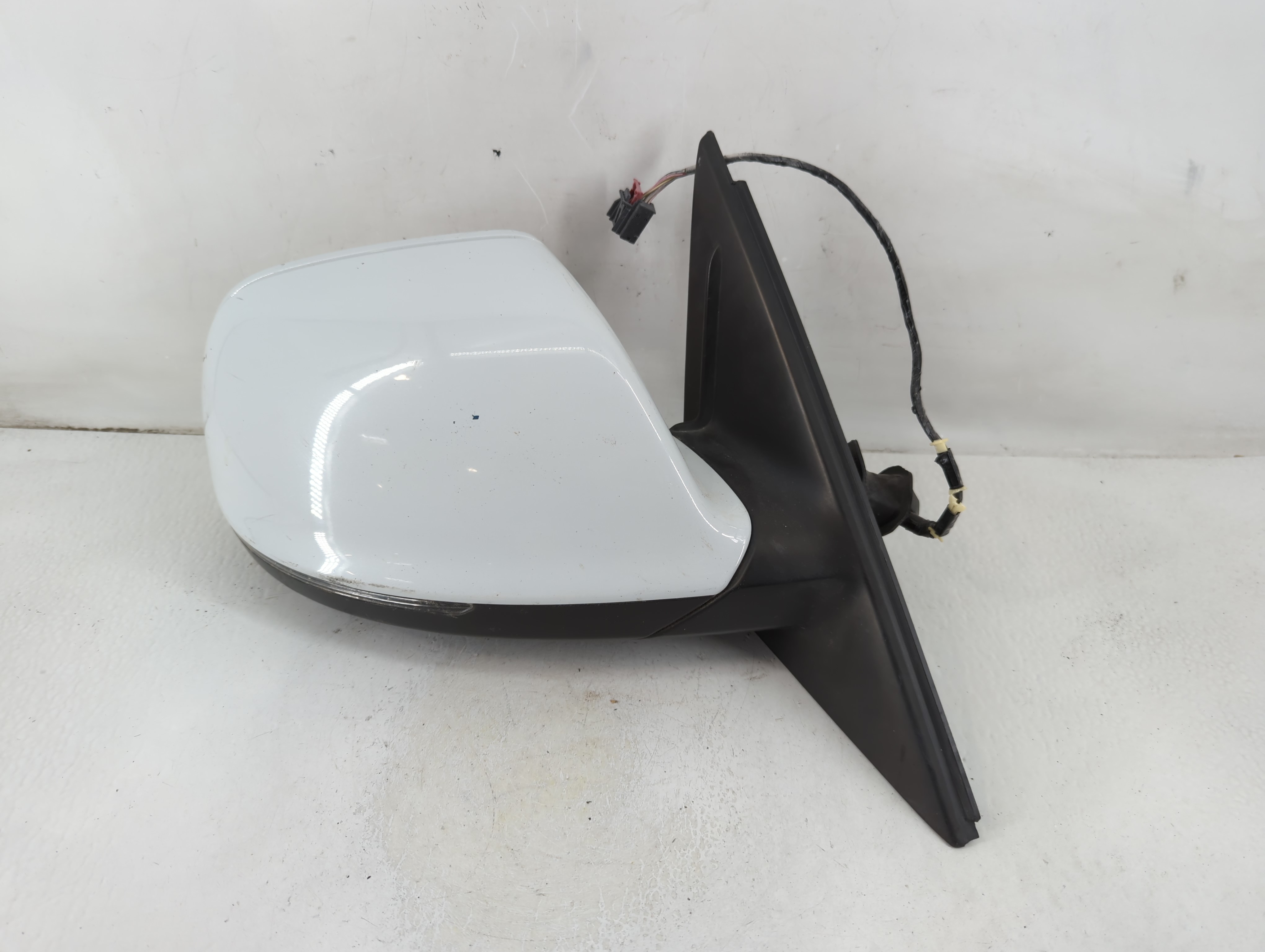 2015-2017 Audi Q5 Passenger Right Side View Power Door Mirror White 1112086 - Oemusedautoparts1.com
