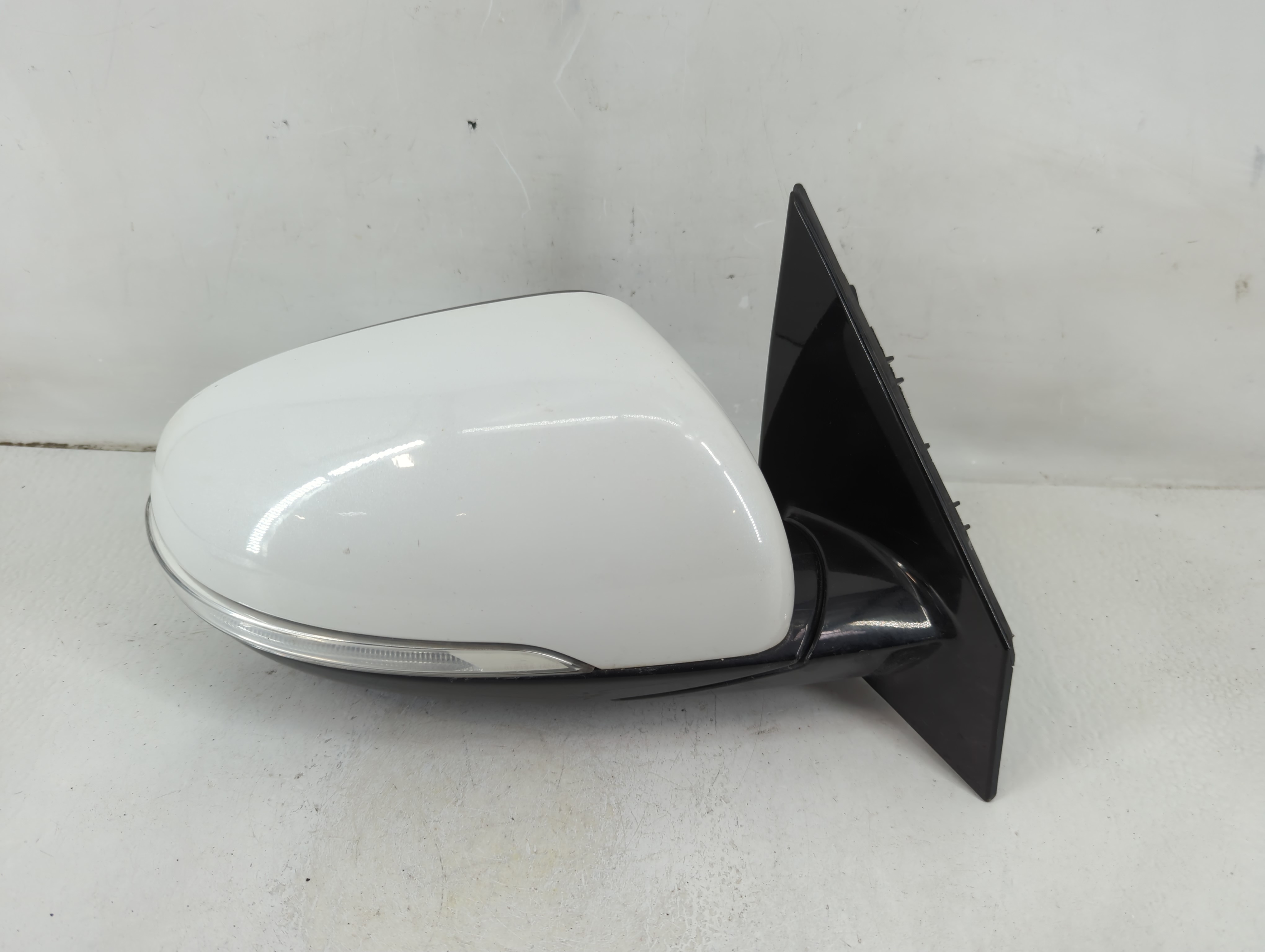 2016-2020 Kia Sorento Passenger Right Side View Power Door Mirror White 1112110 - Oemusedautoparts1.com
