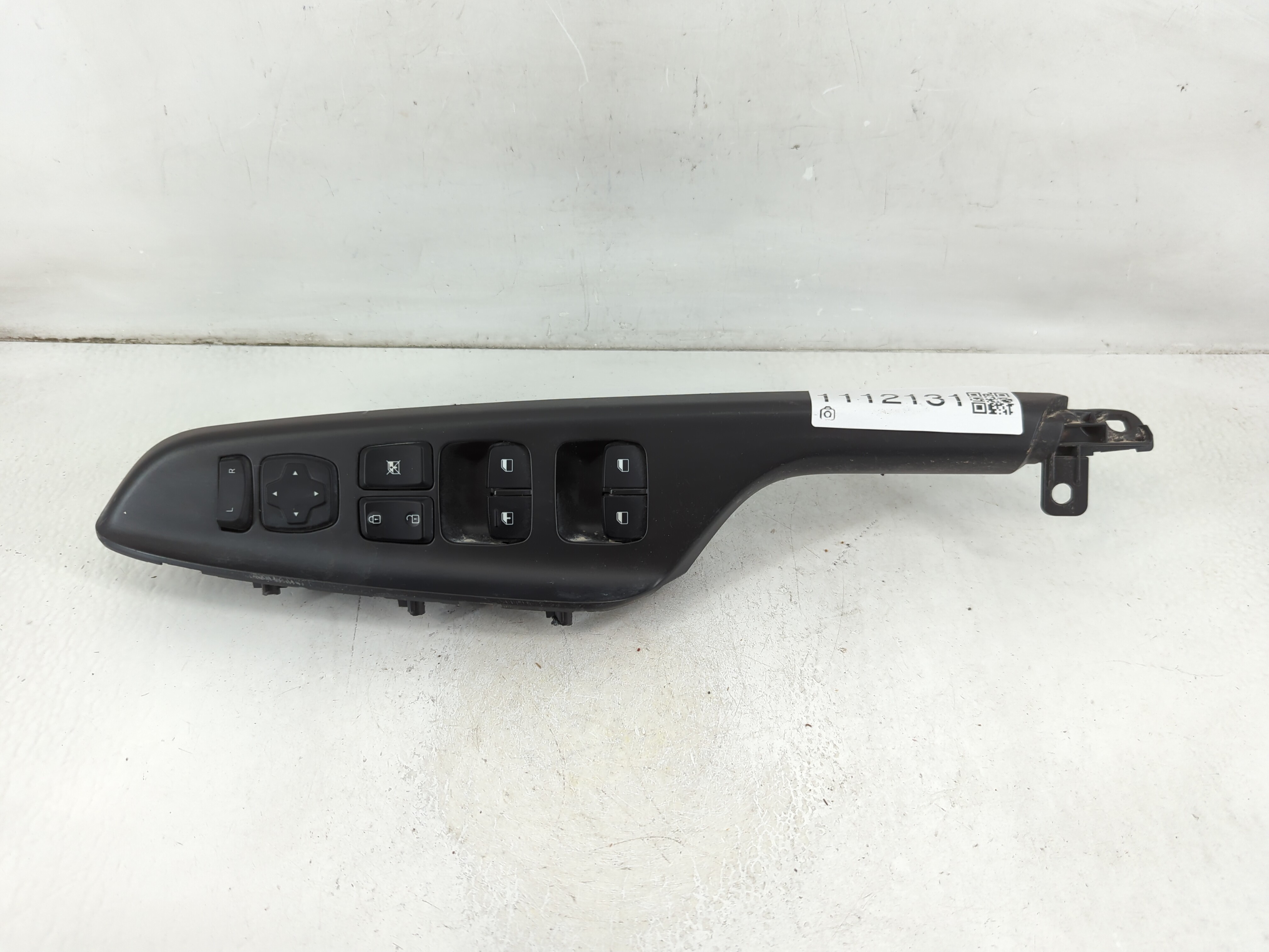 2018-2022 Hyundai Kona Driver Left Door Master Power Window Switch 1112131 - Oemusedautoparts1.com