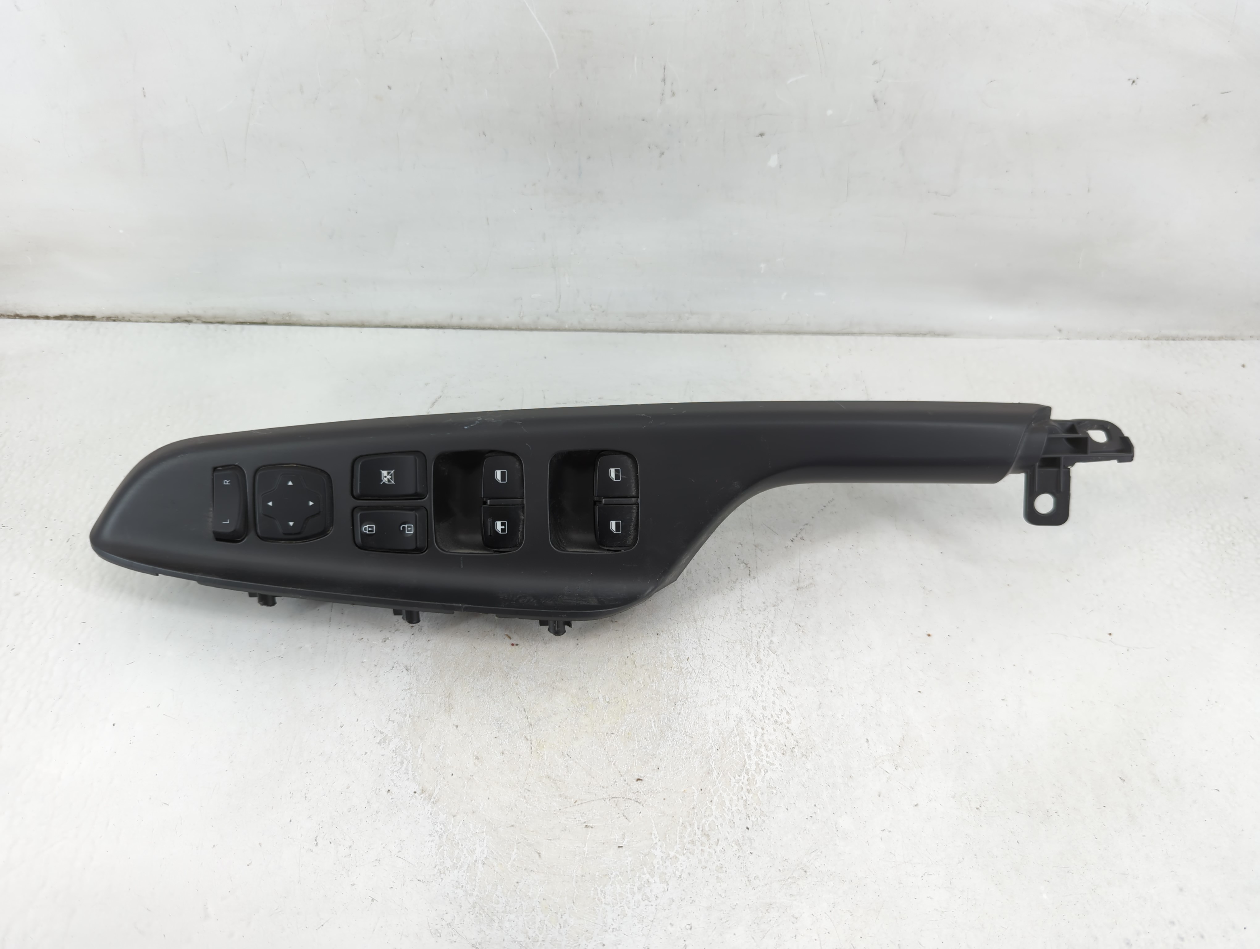 2018-2022 Hyundai Kona Driver Left Door Master Power Window Switch 1112132 - Oemusedautoparts1.com