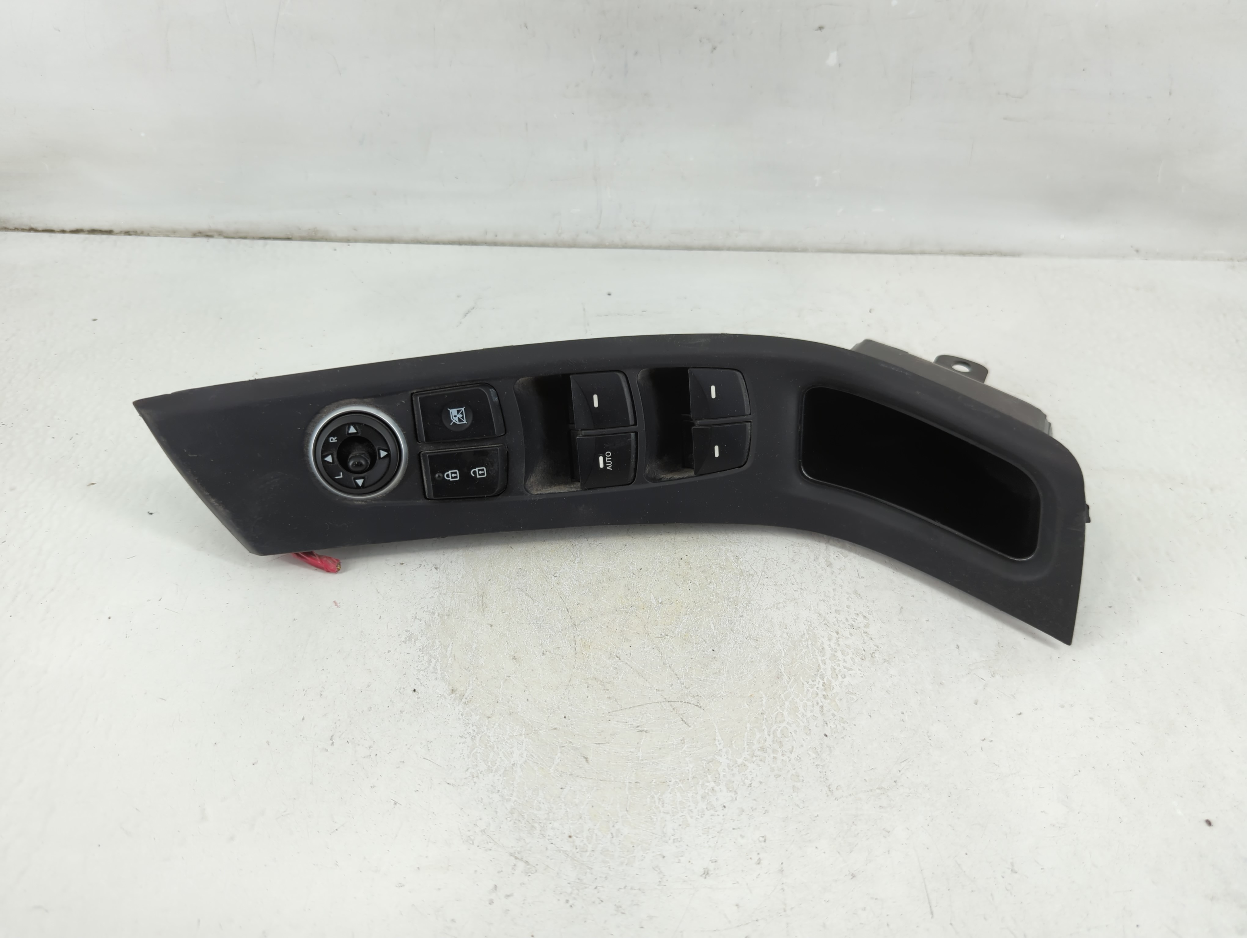 Hyundai Elantra Driver Left Door Master Power Window Switch 1112142 - Oemusedautoparts1.com