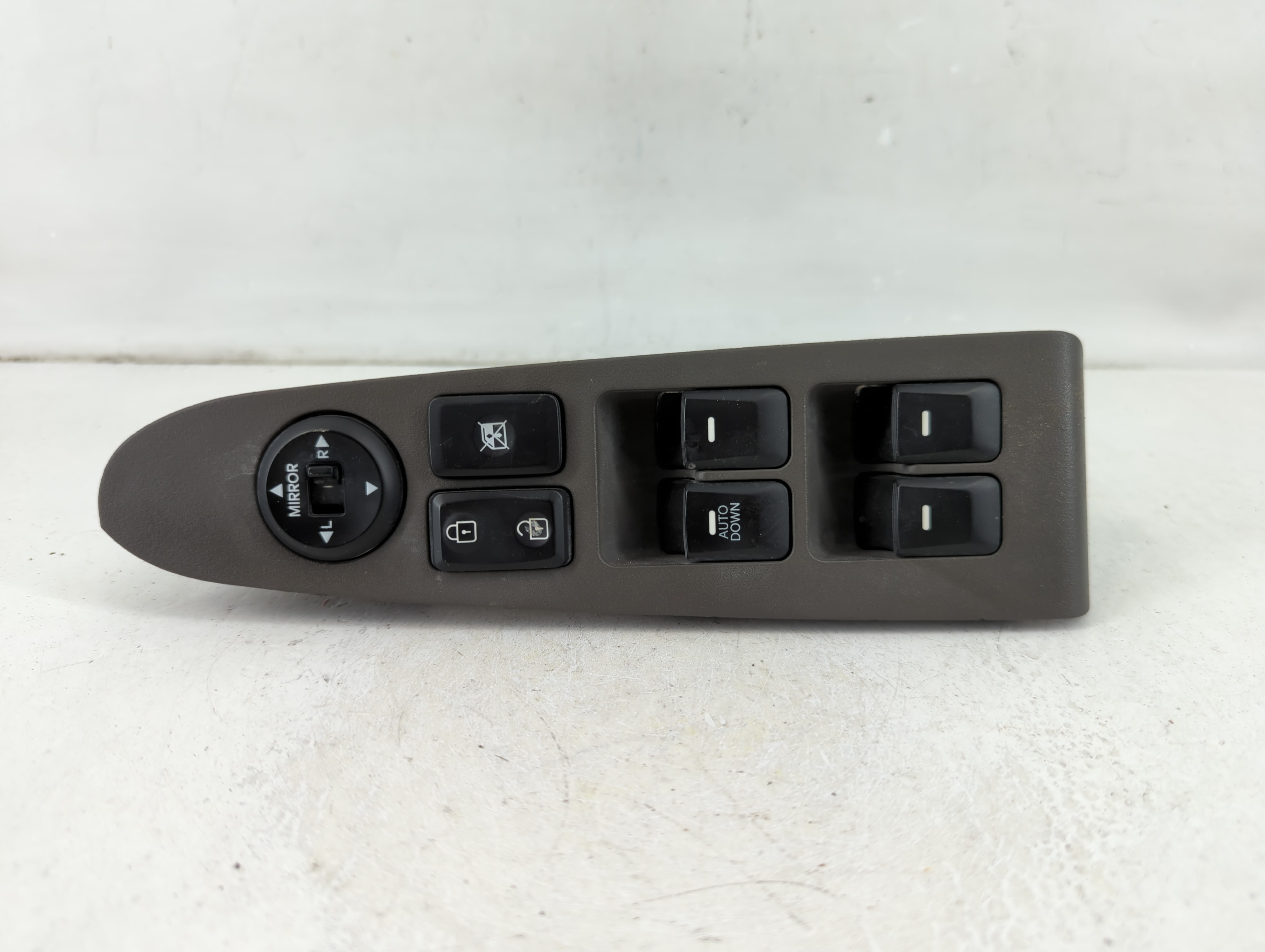 2011-2016 Kia Sportage Driver Left Door Master Power Window Switch 1112146 - Oemusedautoparts1.com