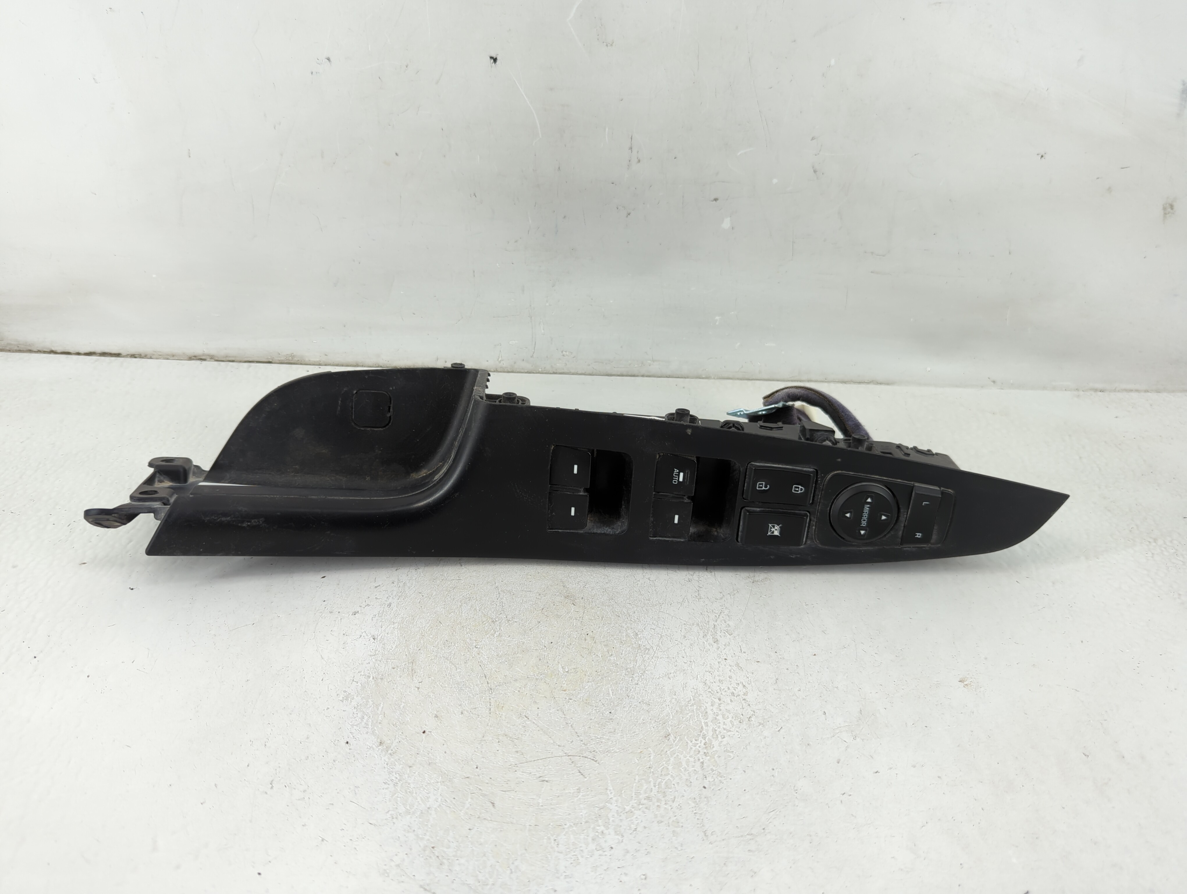 2016-2021 Hyundai Tucson Driver Left Door Master Power Window Switch 1112161 - Oemusedautoparts1.com
