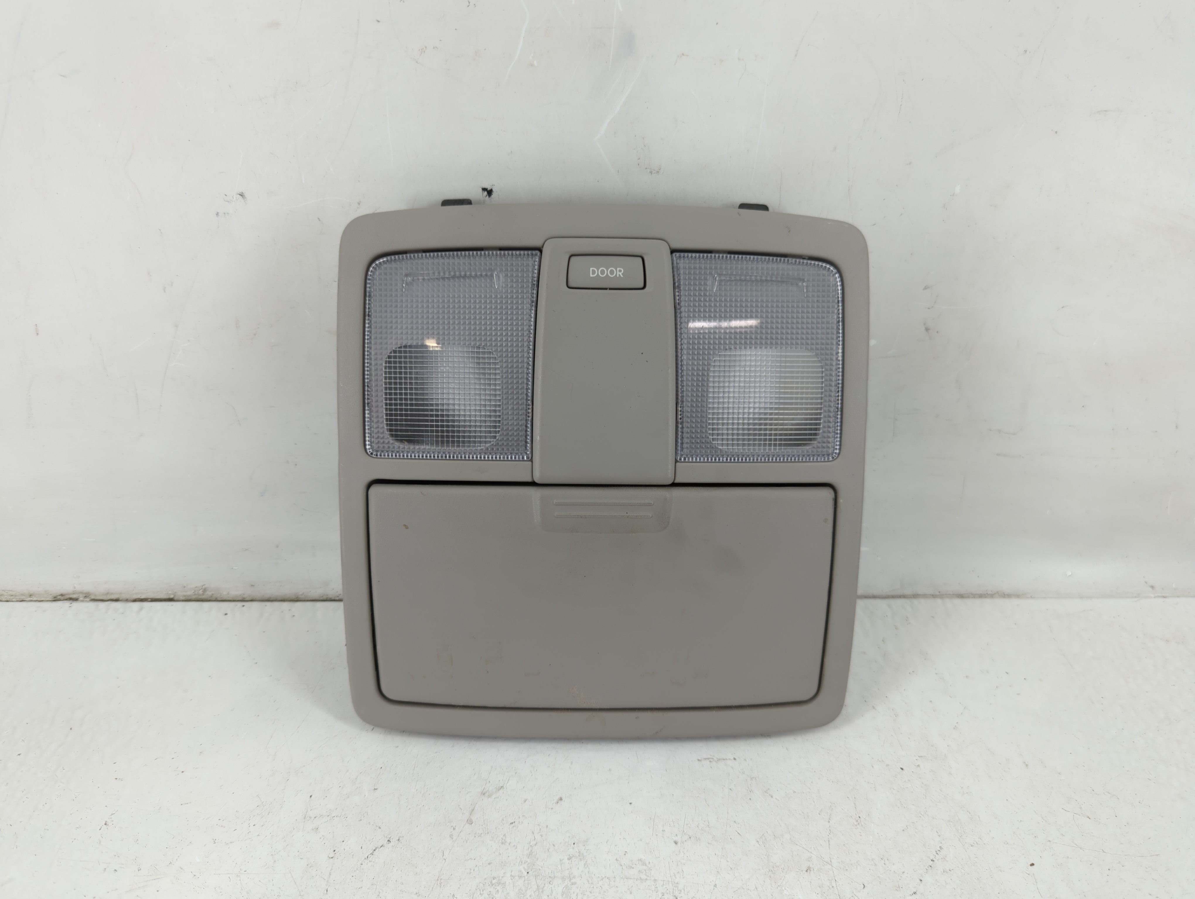 2013 Kia Sportage Overhead Roof Console 1112183 - Oemusedautoparts1.com