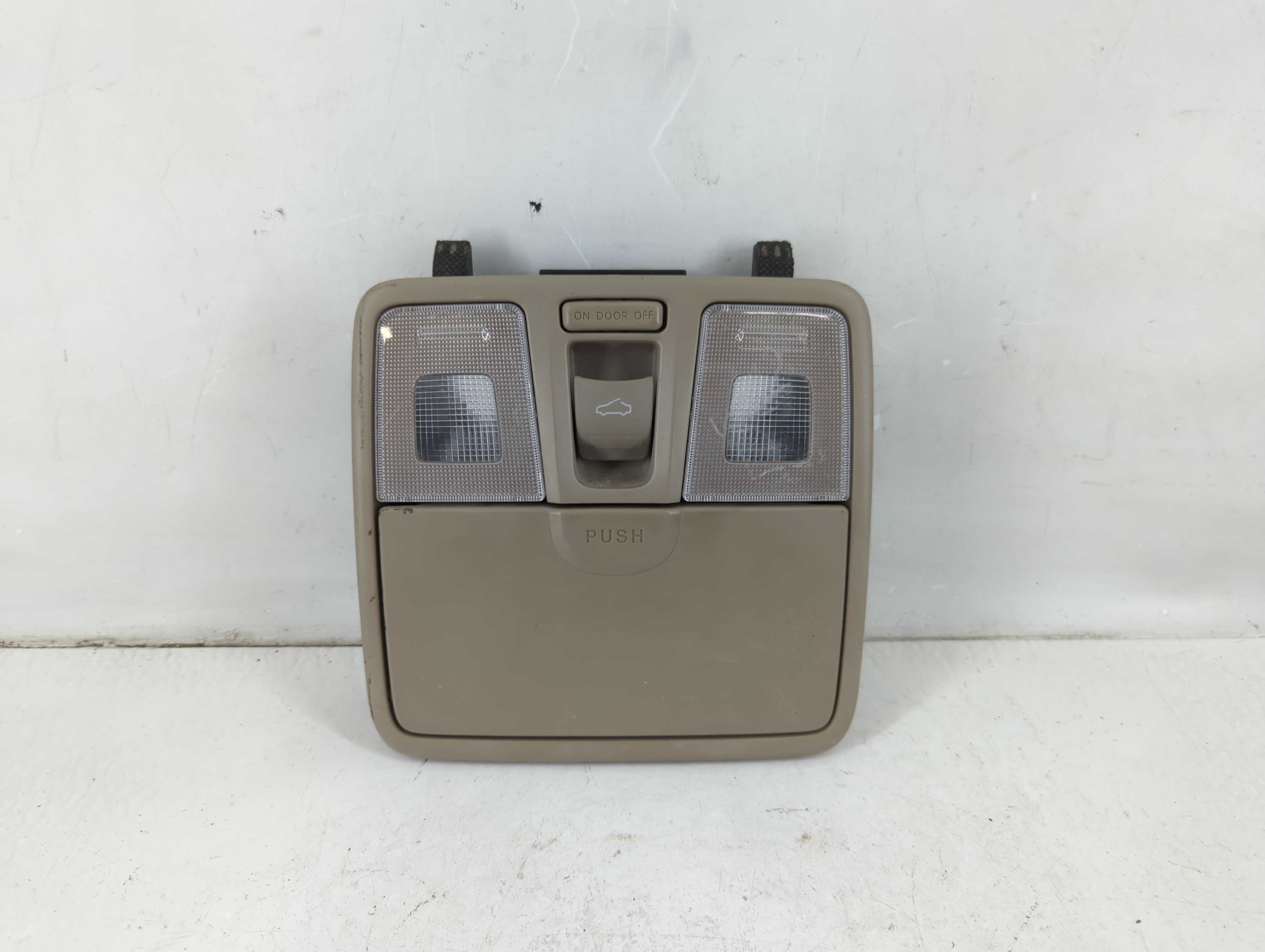 2016 Hyundai Elantra Overhead Roof Console 1112185 - Oemusedautoparts1.com