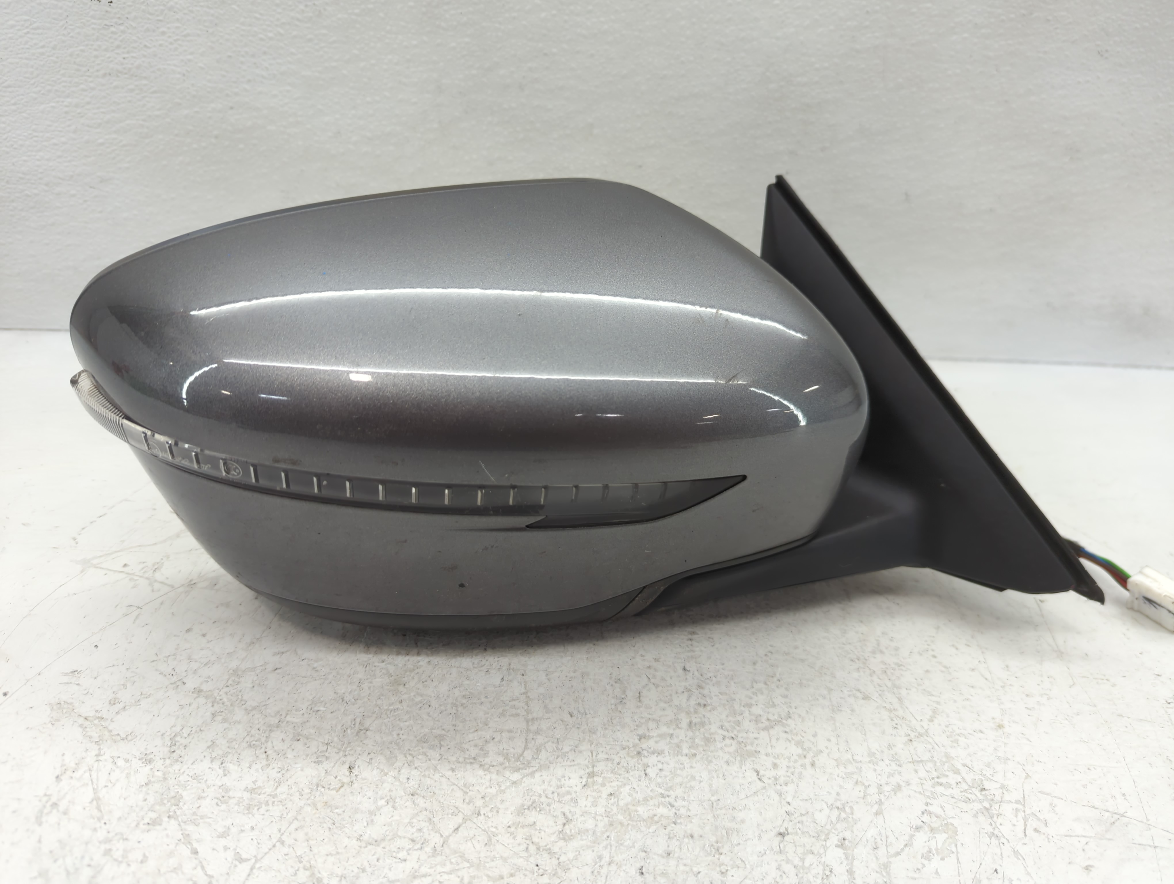 2017-2020 Nissan Rogue Passenger Right Side View Power Door Mirror Grey 1112210 - Oemusedautoparts1.com