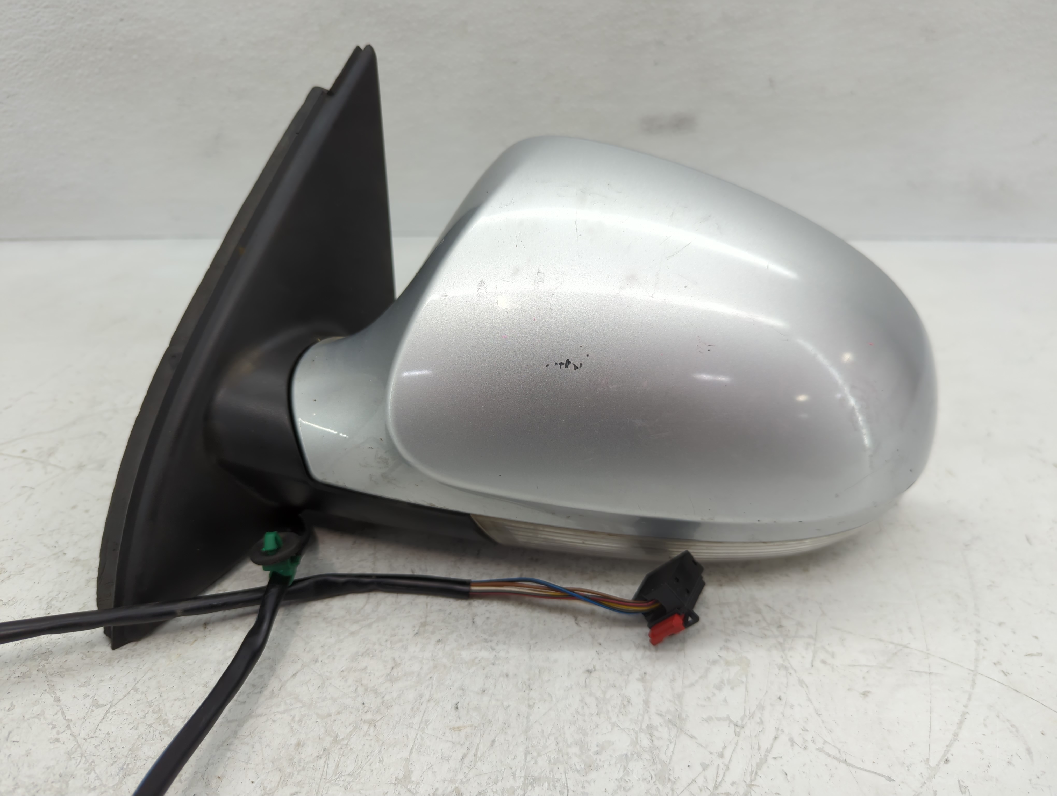 2006-2010 Volkswagen Passat Driver Left Side View Power Door Mirror 1112211 - Oemusedautoparts1.com