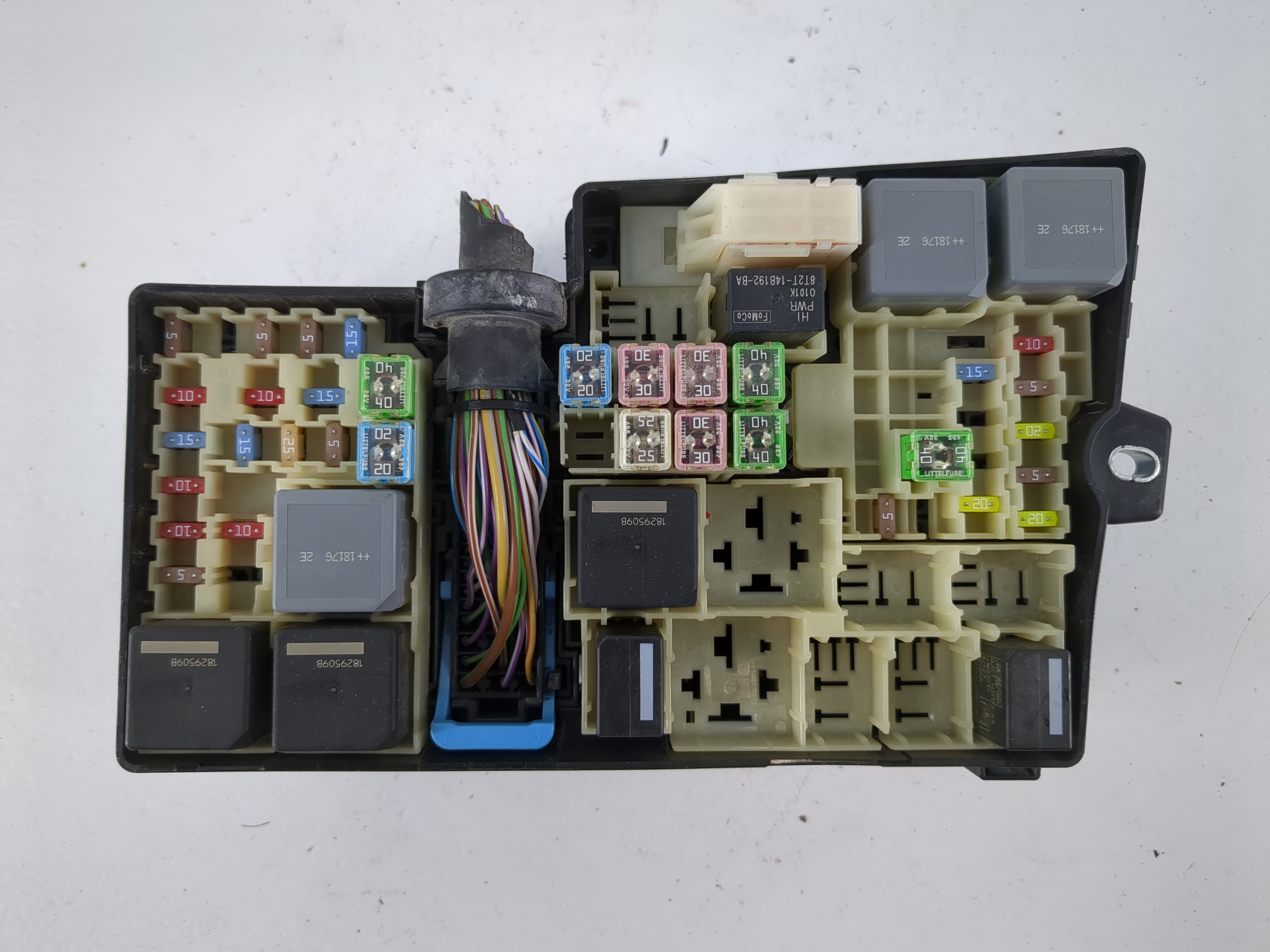 Picture of 2018-2018 Ford Escape Fusebox Fuse Box Relay Module Av6t-14a067-ad 1112258