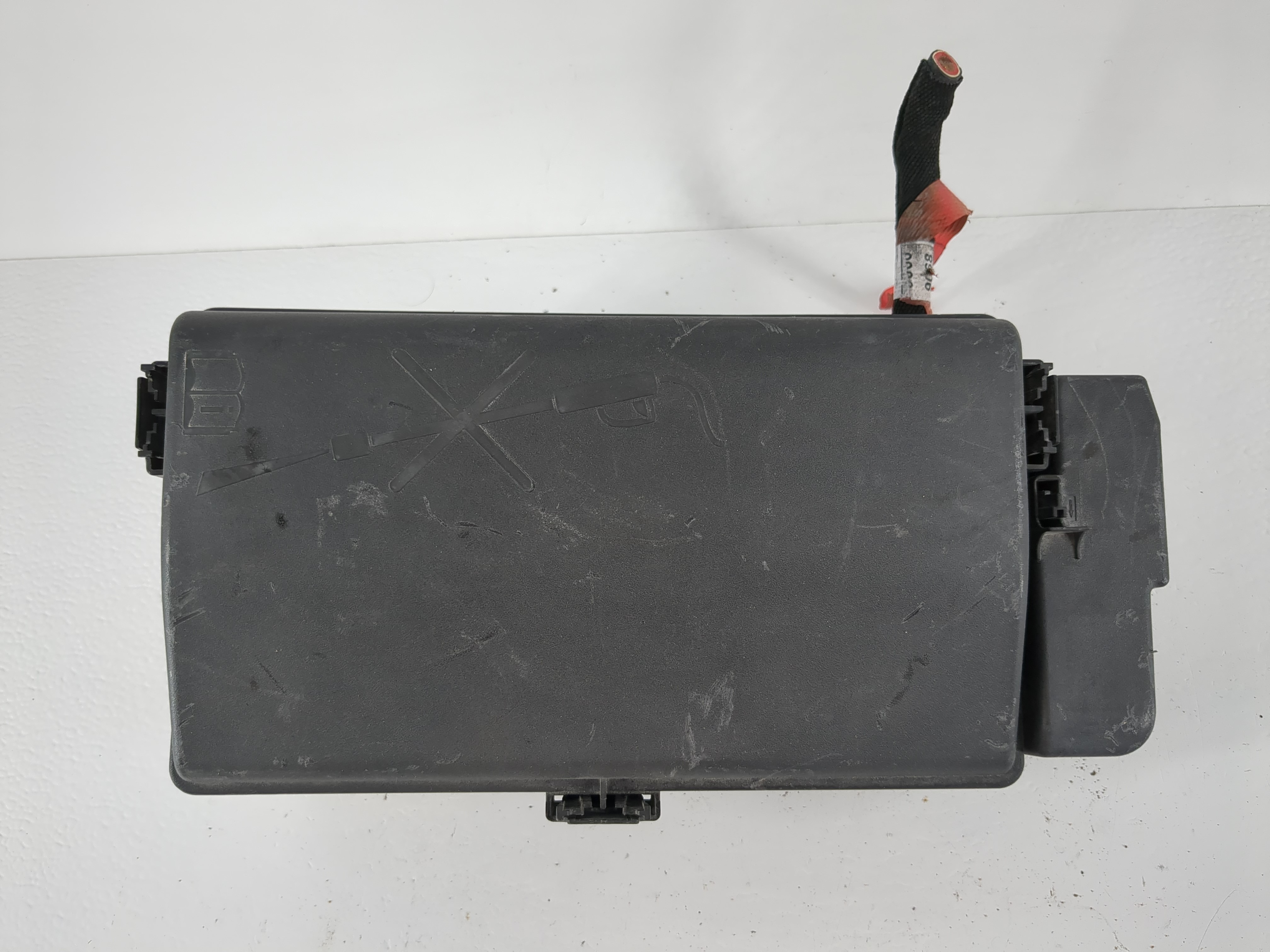 Picture of 2018-2019 Cadillac Xts Fusebox Fuse Box Relay Module 84400049 1112266