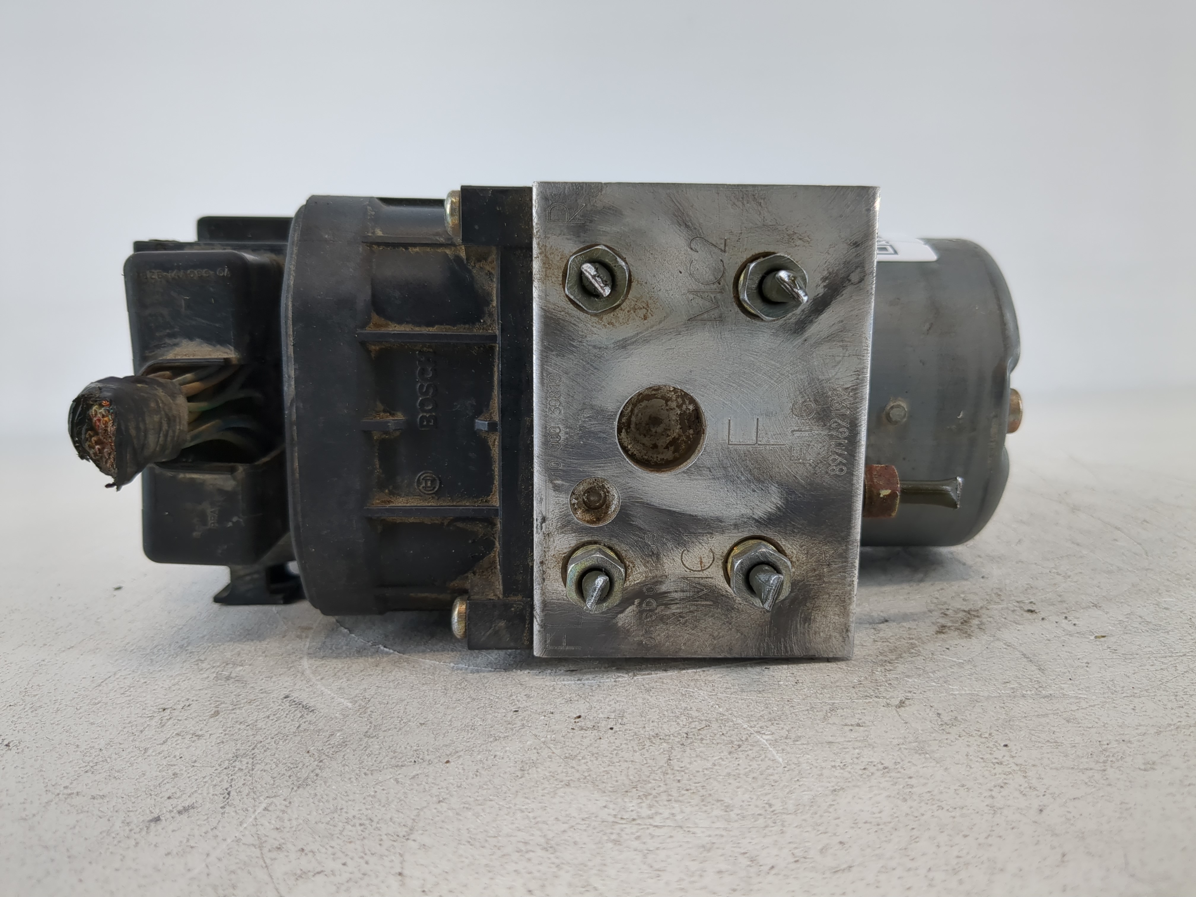 1998-2002 Isuzu Trooper Abs Pump Control Module 1112325 - Oemusedautoparts1.com