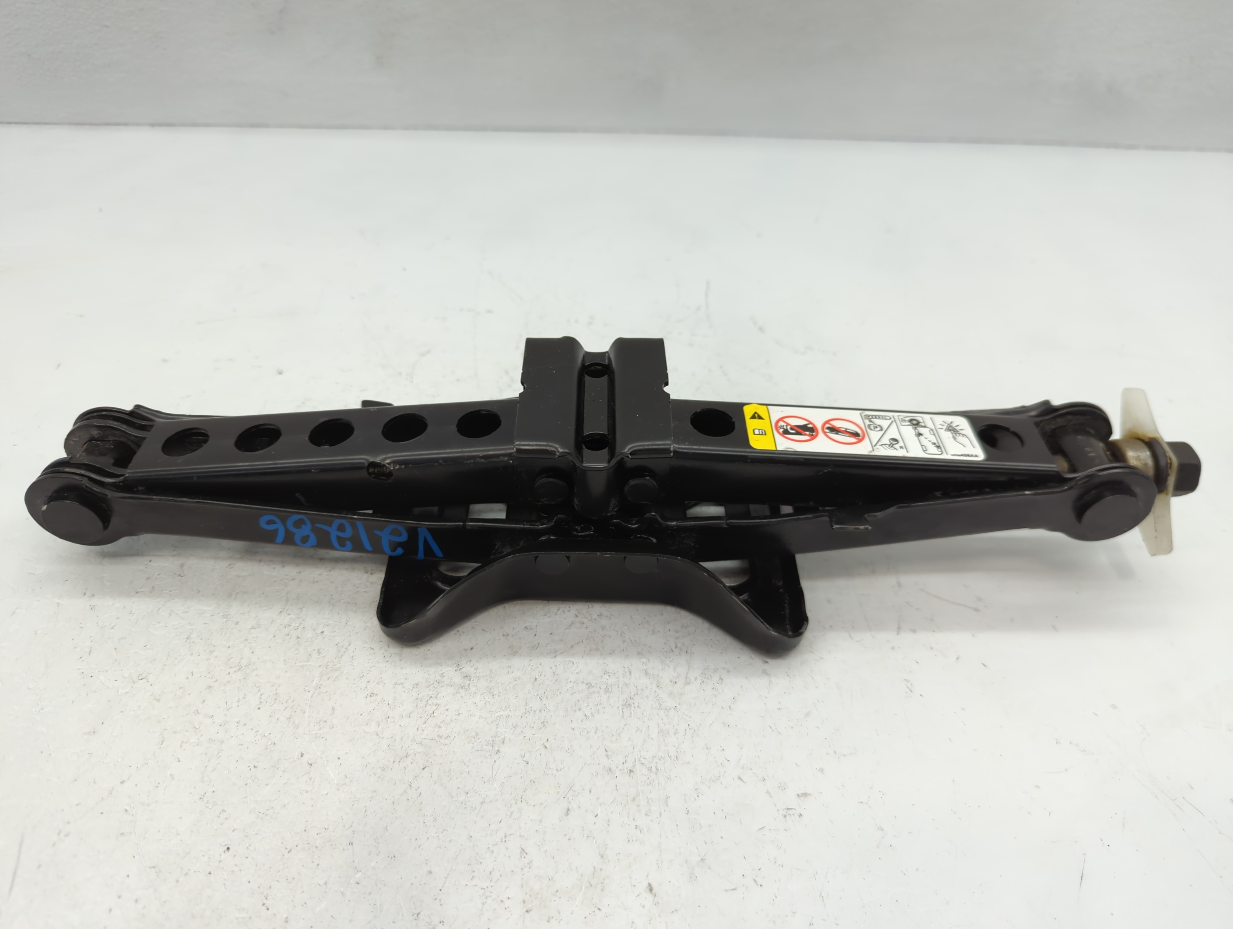 2015 Jeep Patriot Spare Scissor Car Jack 1112341 - Oemusedautoparts1.com