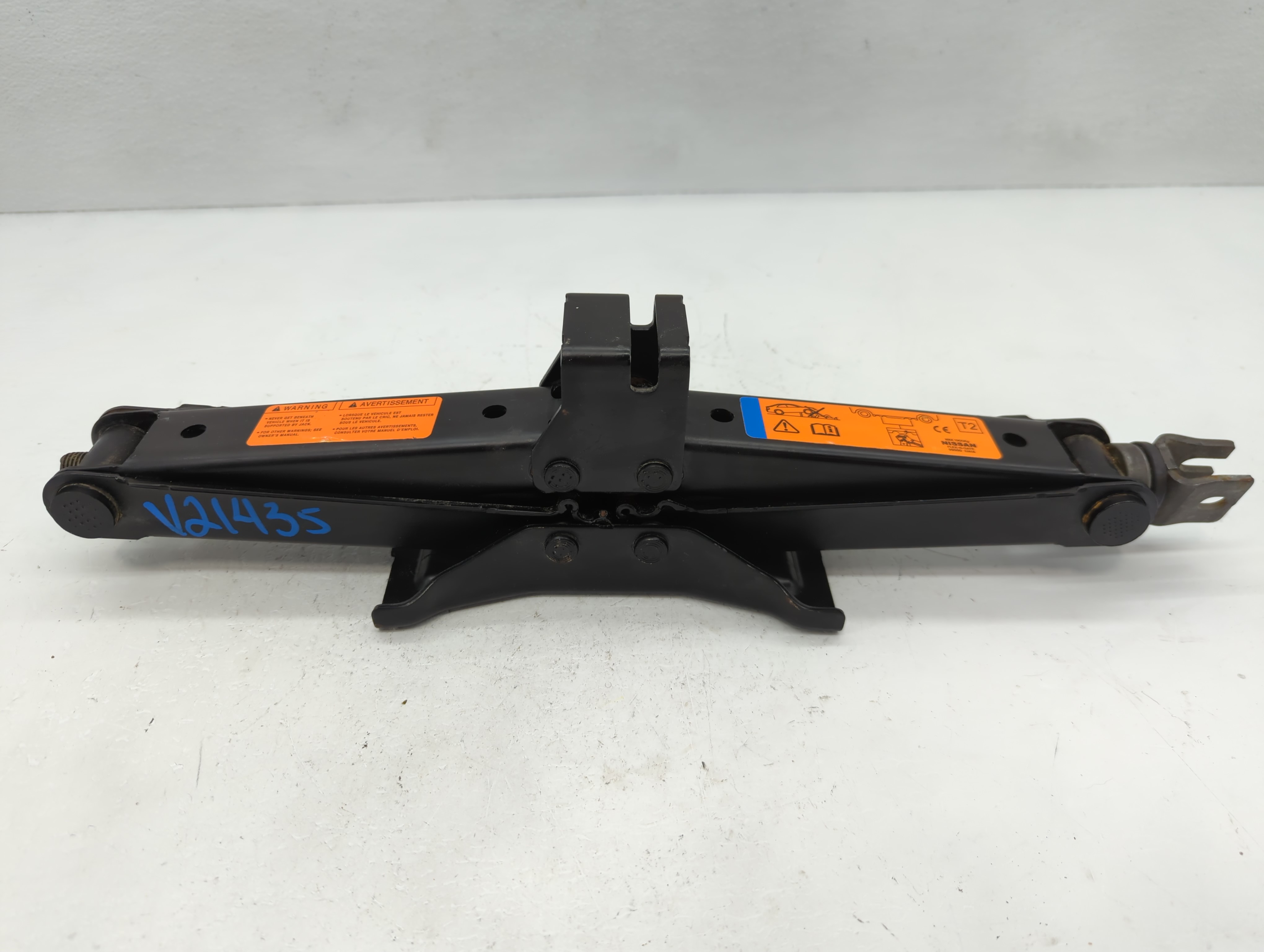 Picture of 2017 Nissan Pathfinder Spare Scissor Car Jack 1112416