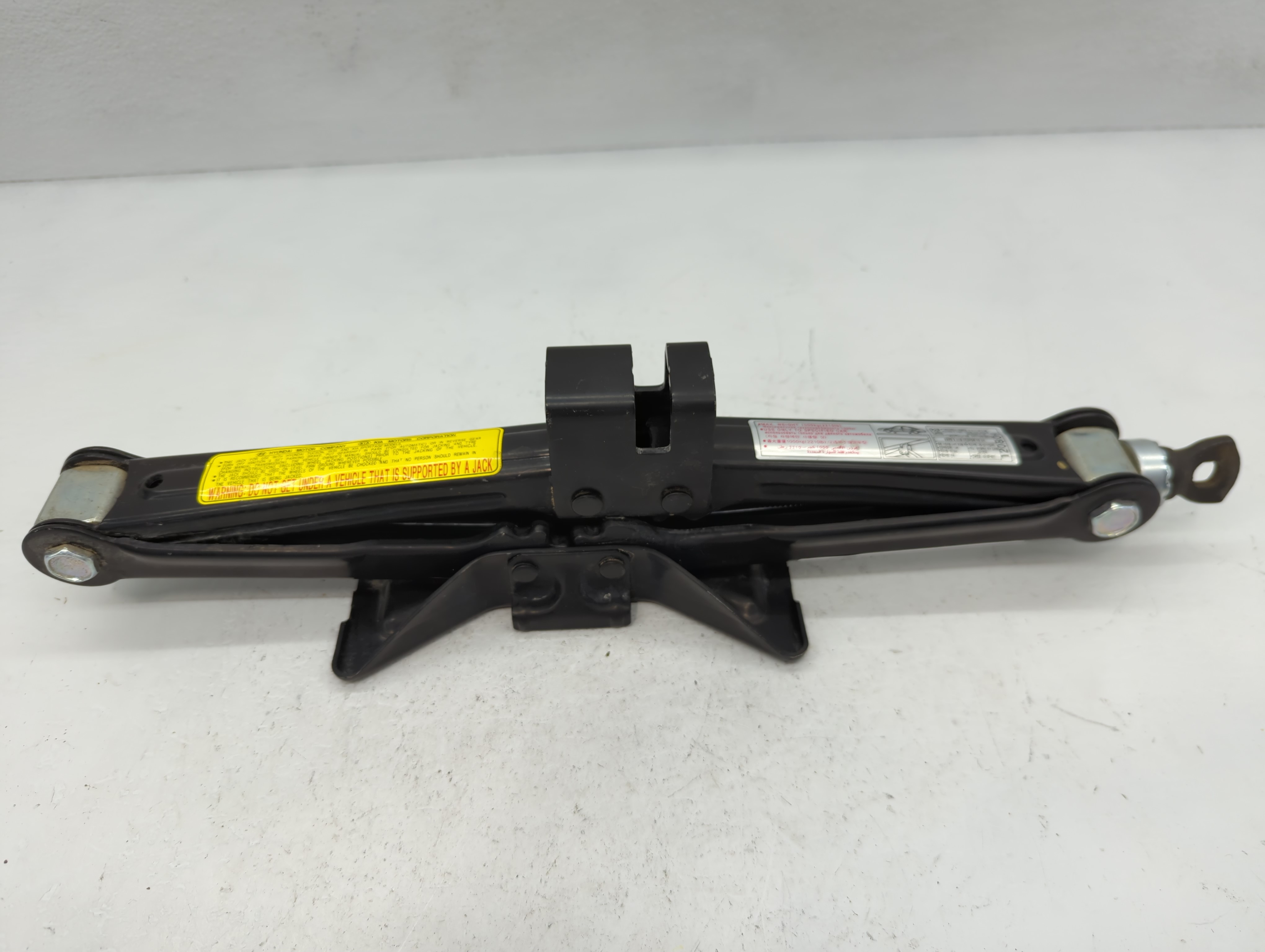 2013 Kia Sportage Spare Scissor Car Jack 1112418 - Oemusedautoparts1.com