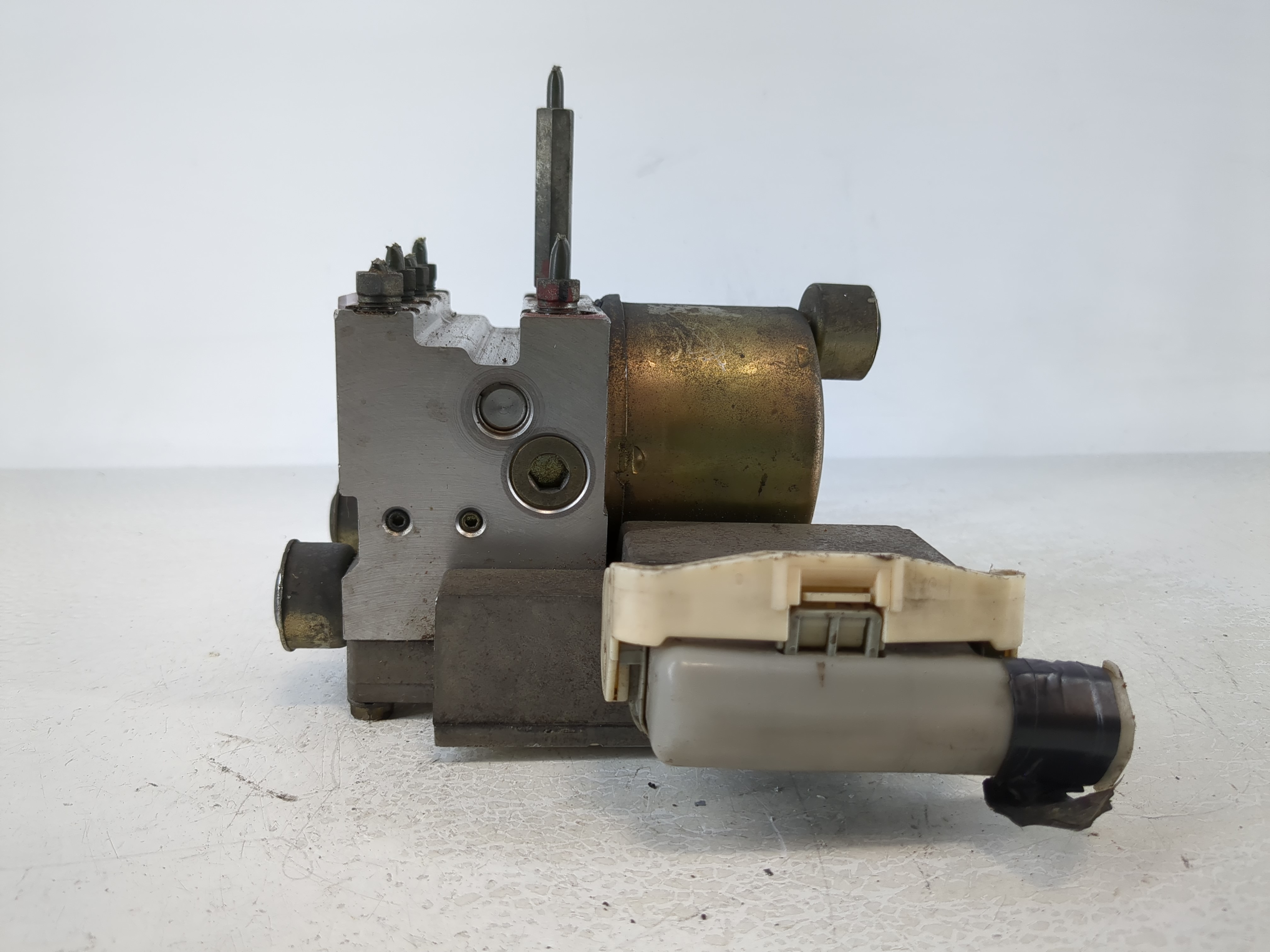 1998-2001 Toyota Sienna Abs Pump Control Module 1112465 - Oemusedautoparts1.com