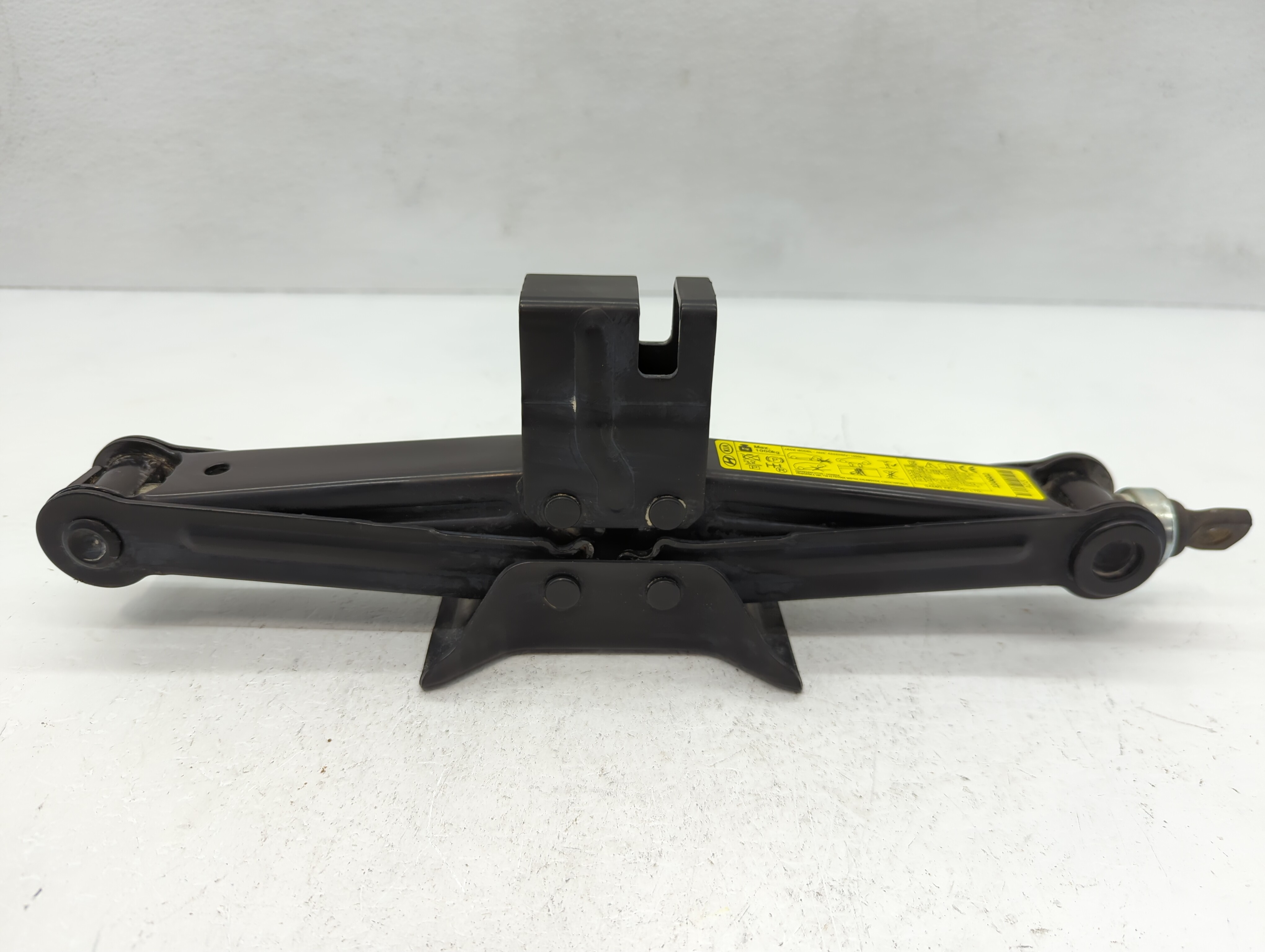 2022 Hyundai Kona Spare Scissor Car Jack 1112481 - Oemusedautoparts1.com