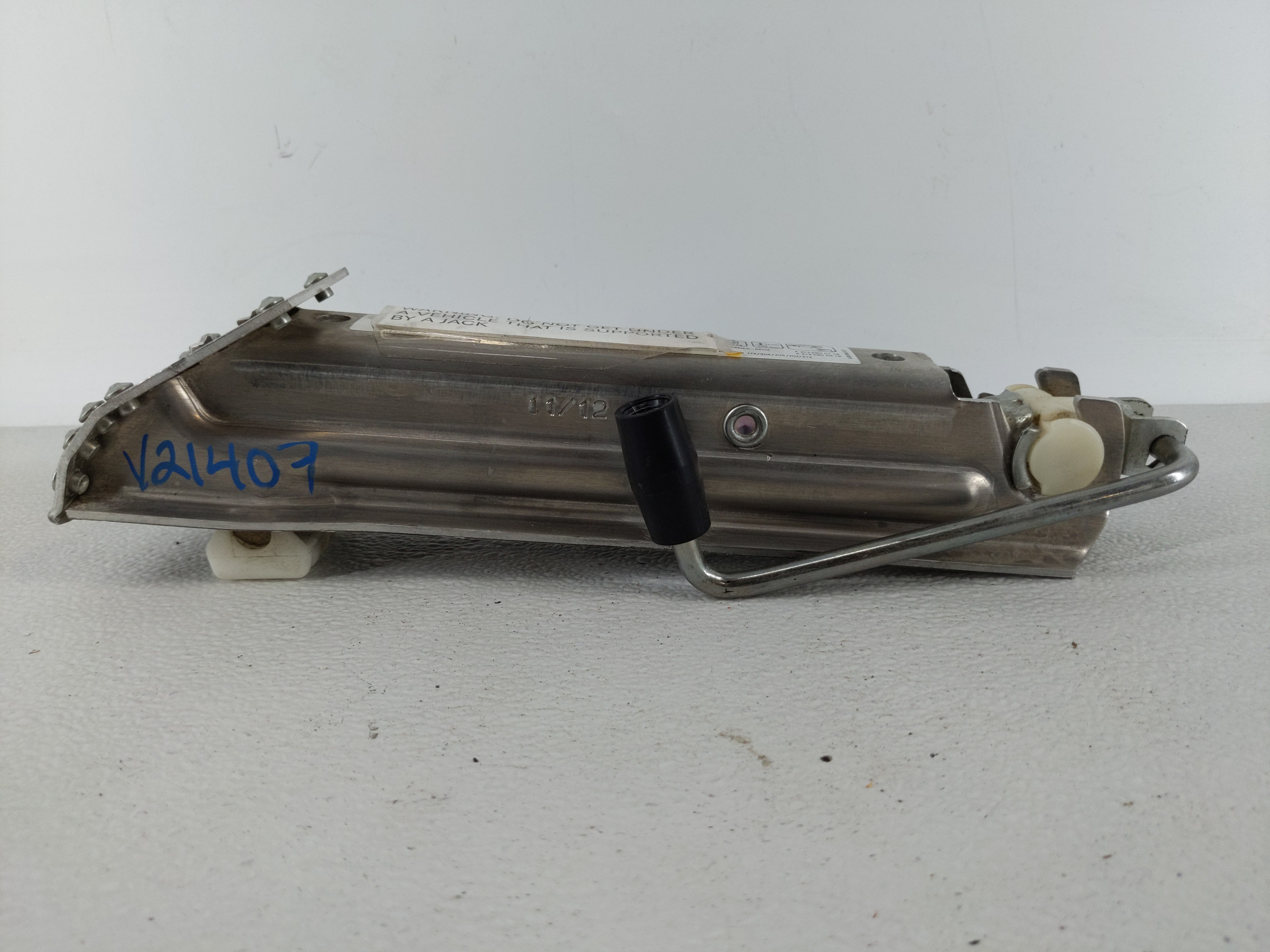 2013 Mercedes-benz C250 Spare Scissor Car Jack 1112483 - Oemusedautoparts1.com
