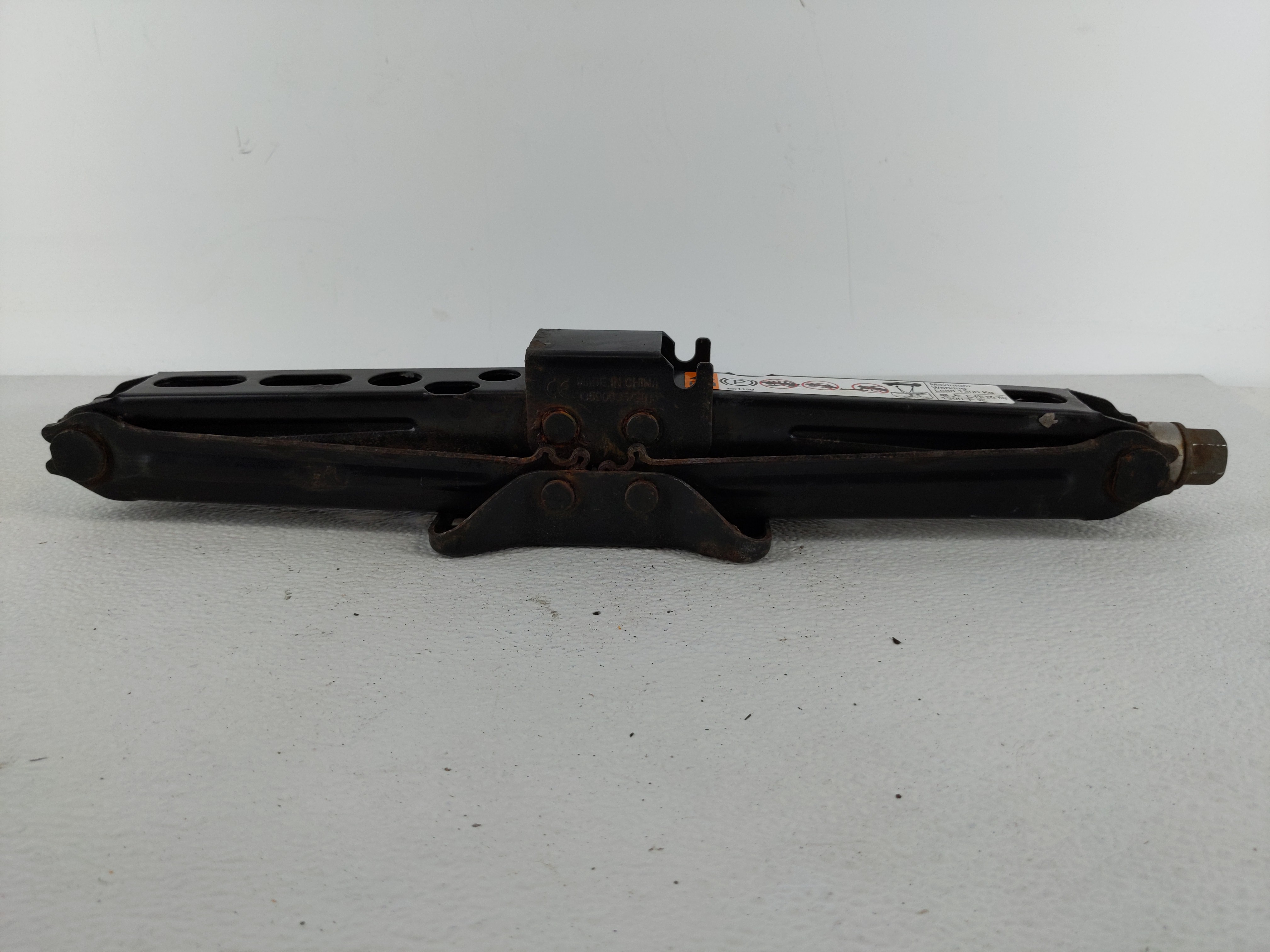 Picture of 2016 Chevrolet Cruze Spare Scissor Car Jack 1112485