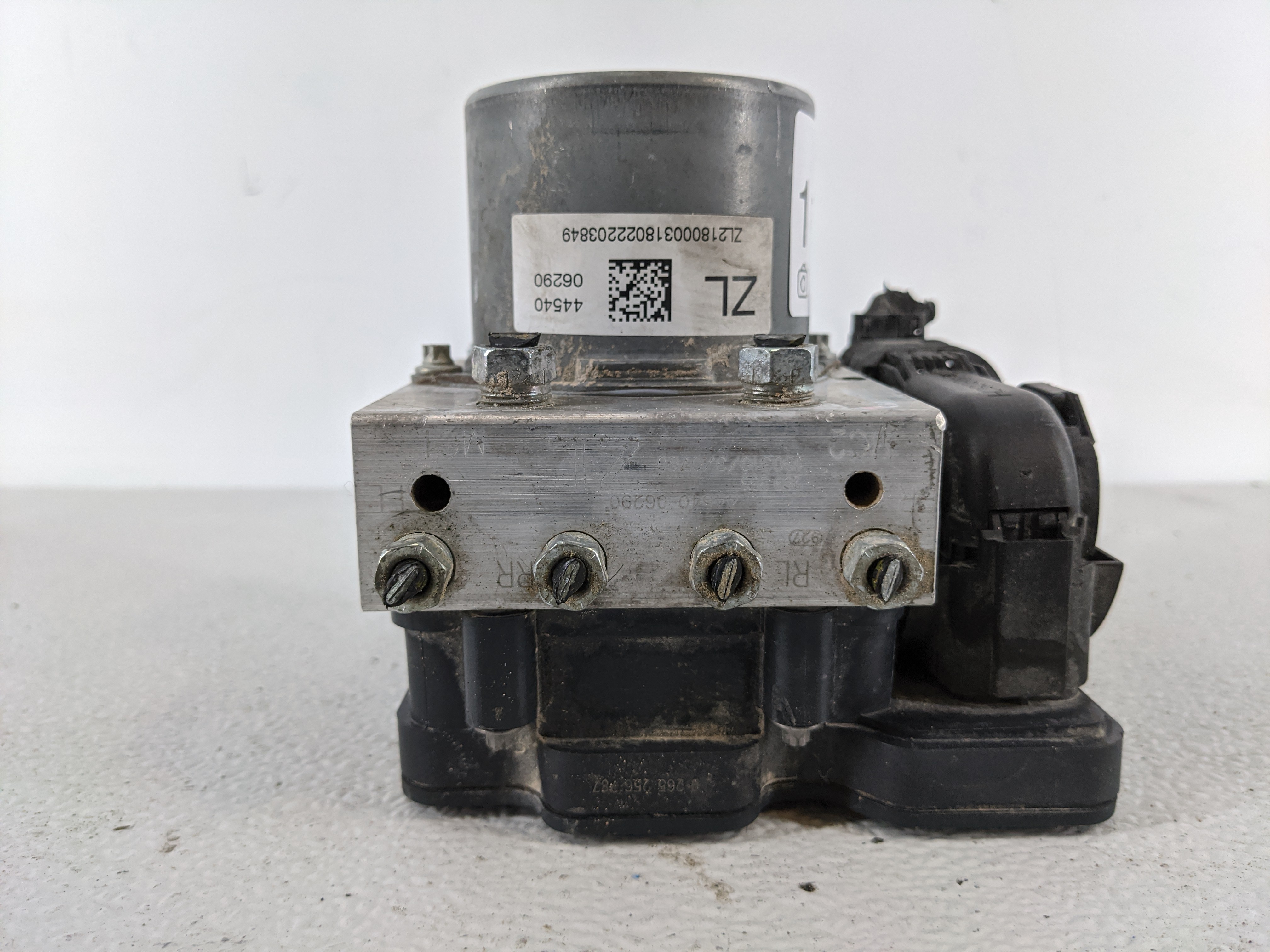 2018-2020 Toyota Camry Abs Pump Control Module 1112608 - Oemusedautoparts1.com