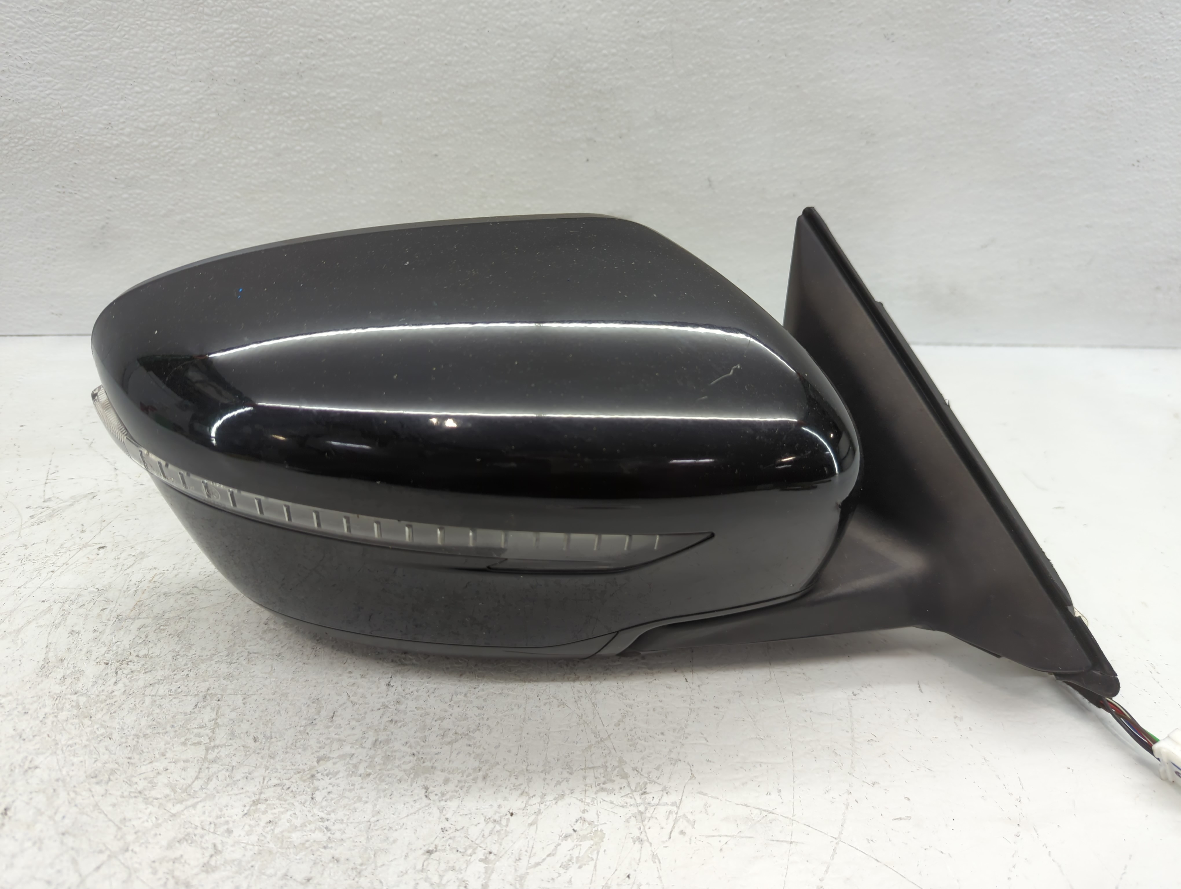 2017-2020 Nissan Rogue Passenger Right Side View Power Door Mirror Black 1112684 - Oemusedautoparts1.com