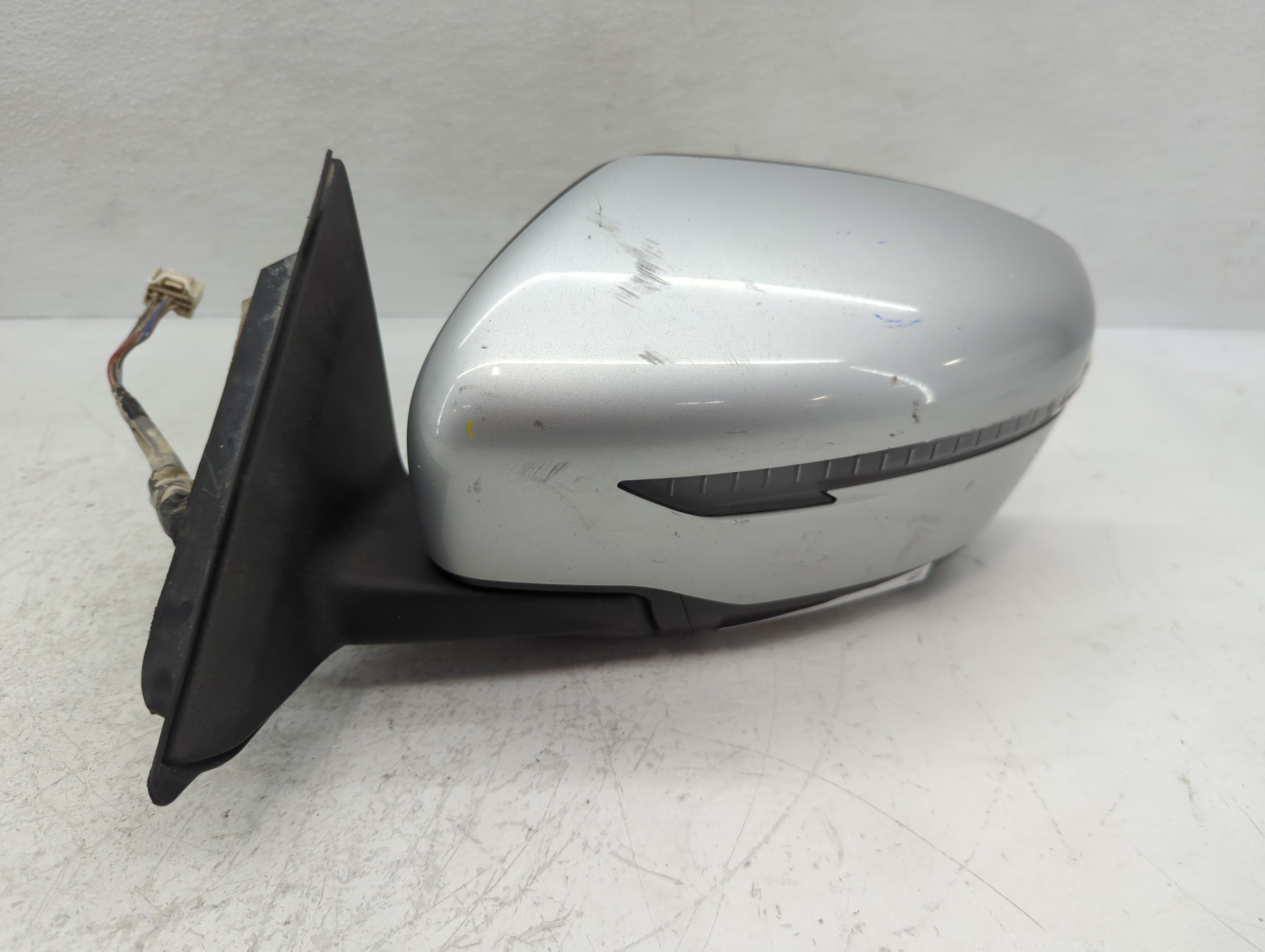 Picture of 2017-2020 Nissan Rogue Driver Left Side View Power Door Mirror Silver 1112697