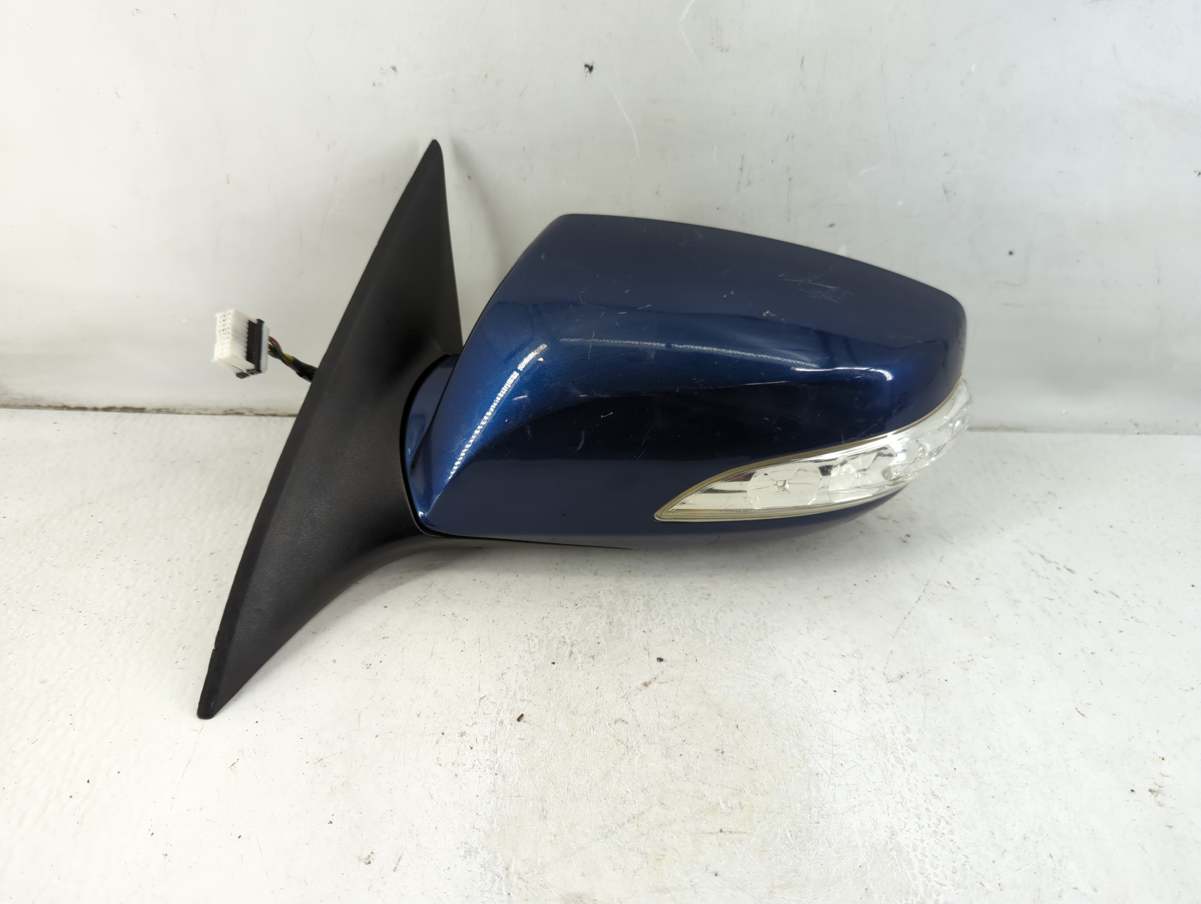 2009-2016 Hyundai Genesis Driver Left Side View Power Door Mirror Blue 1112779 - Oemusedautoparts1.com