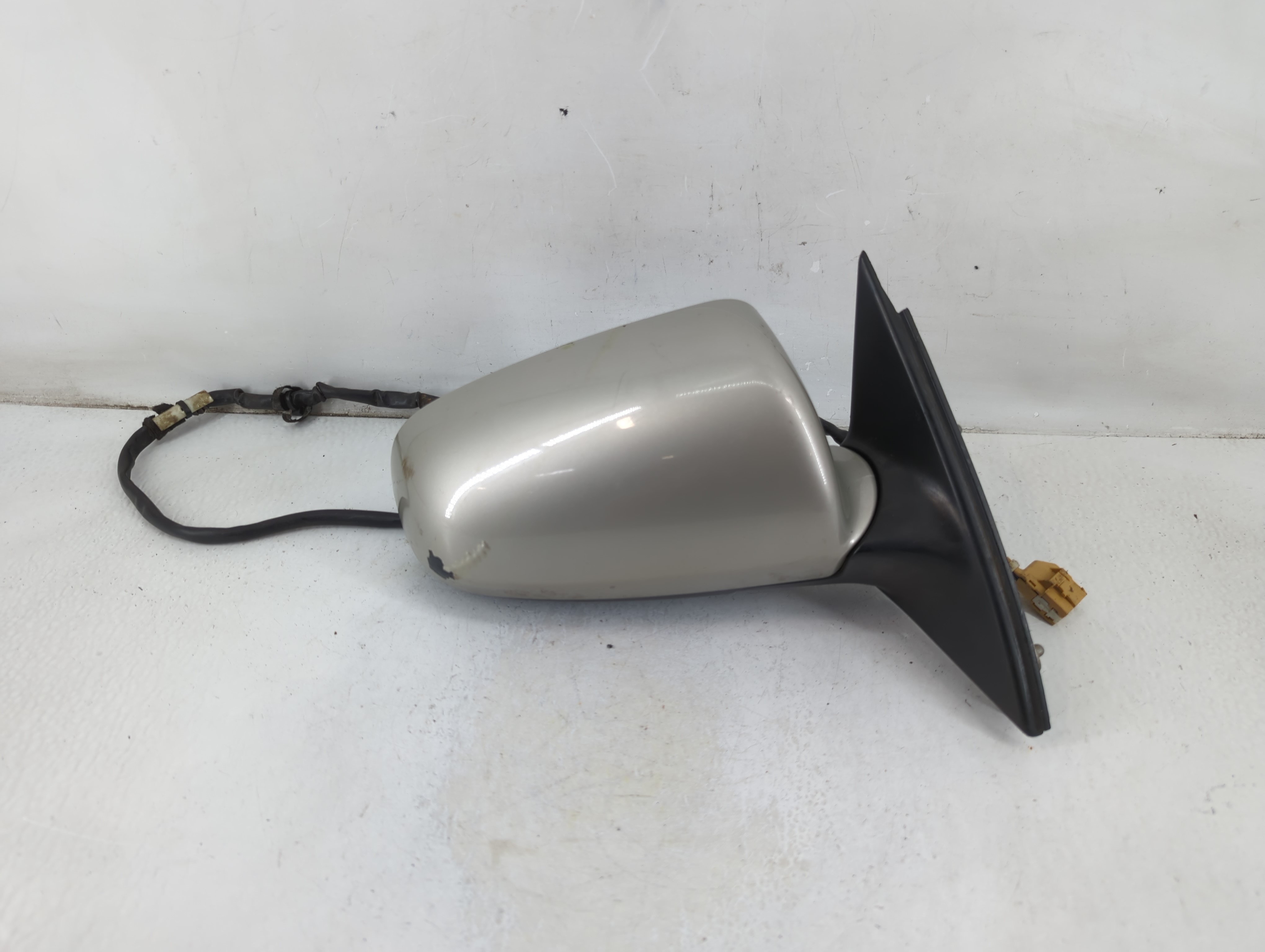 2002-2005 Audi A4 Passenger Right Side View Power Door Mirror Grey 1112781 - Oemusedautoparts1.com