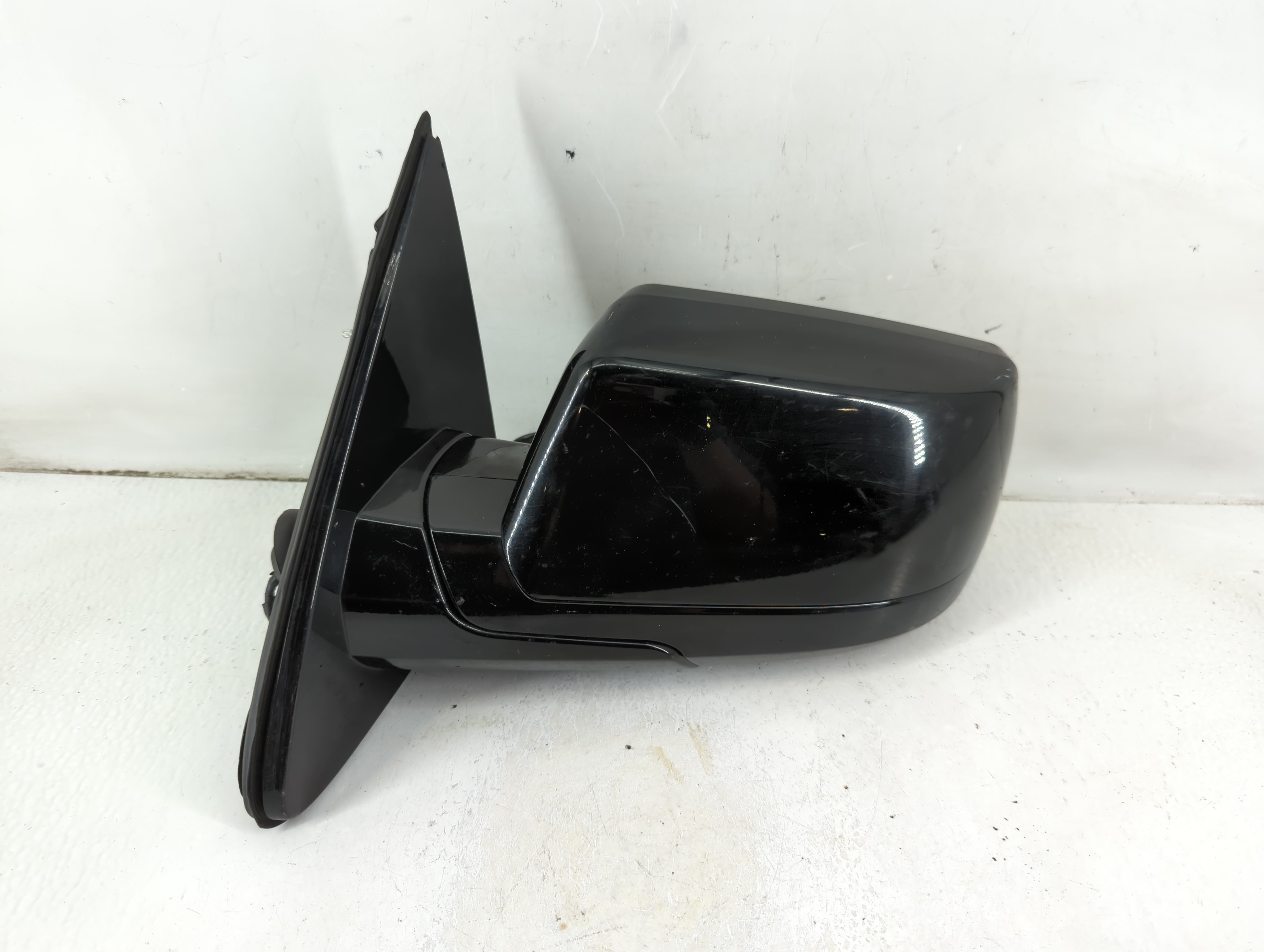 2015-2020 Chevrolet Tahoe Driver Left Side View Power Door Mirror Black 1113031 - Oemusedautoparts1.com