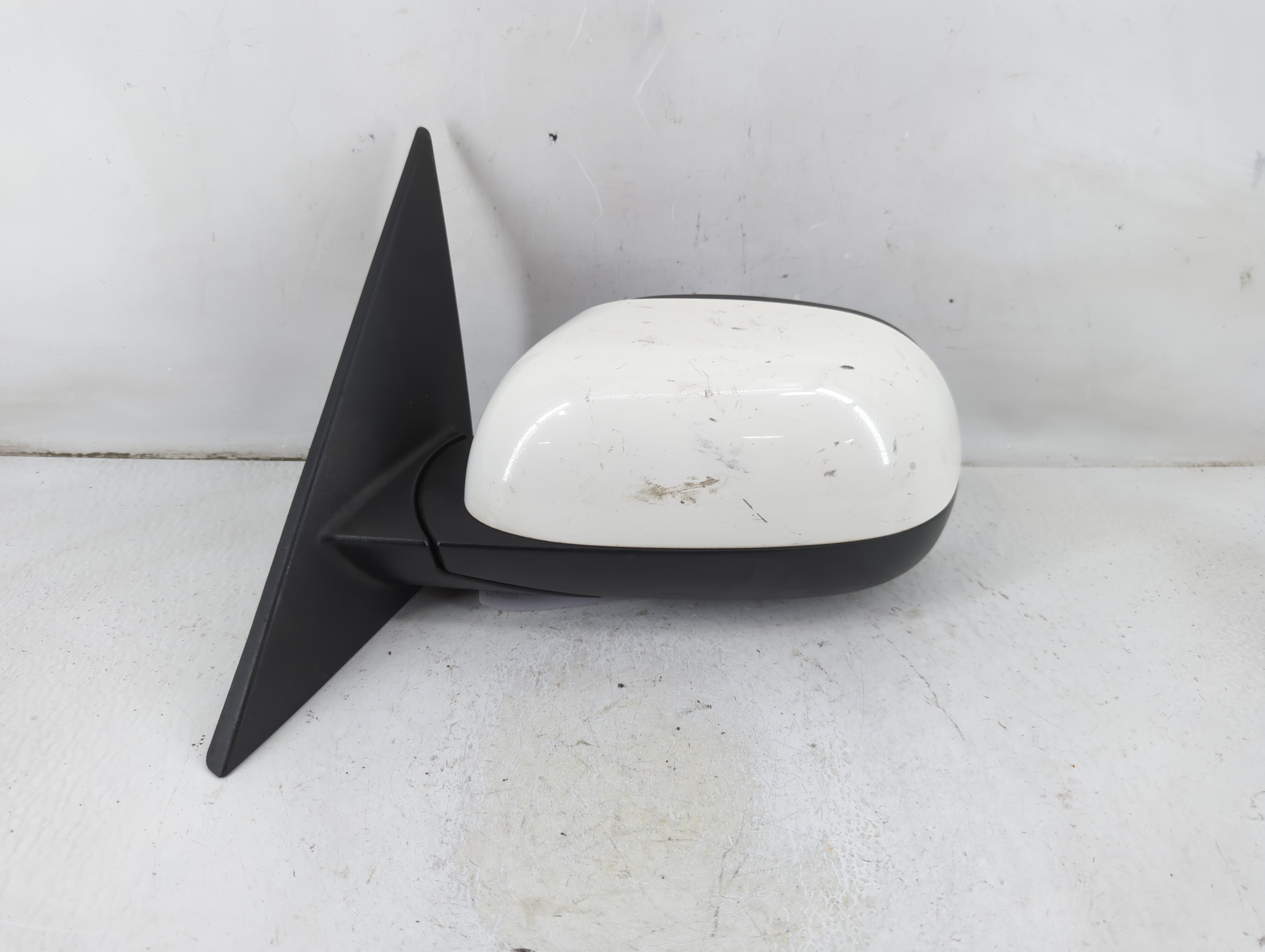 2014-2019 Kia Soul Driver Left Side View Power Door Mirror White 1113103 - Oemusedautoparts1.com