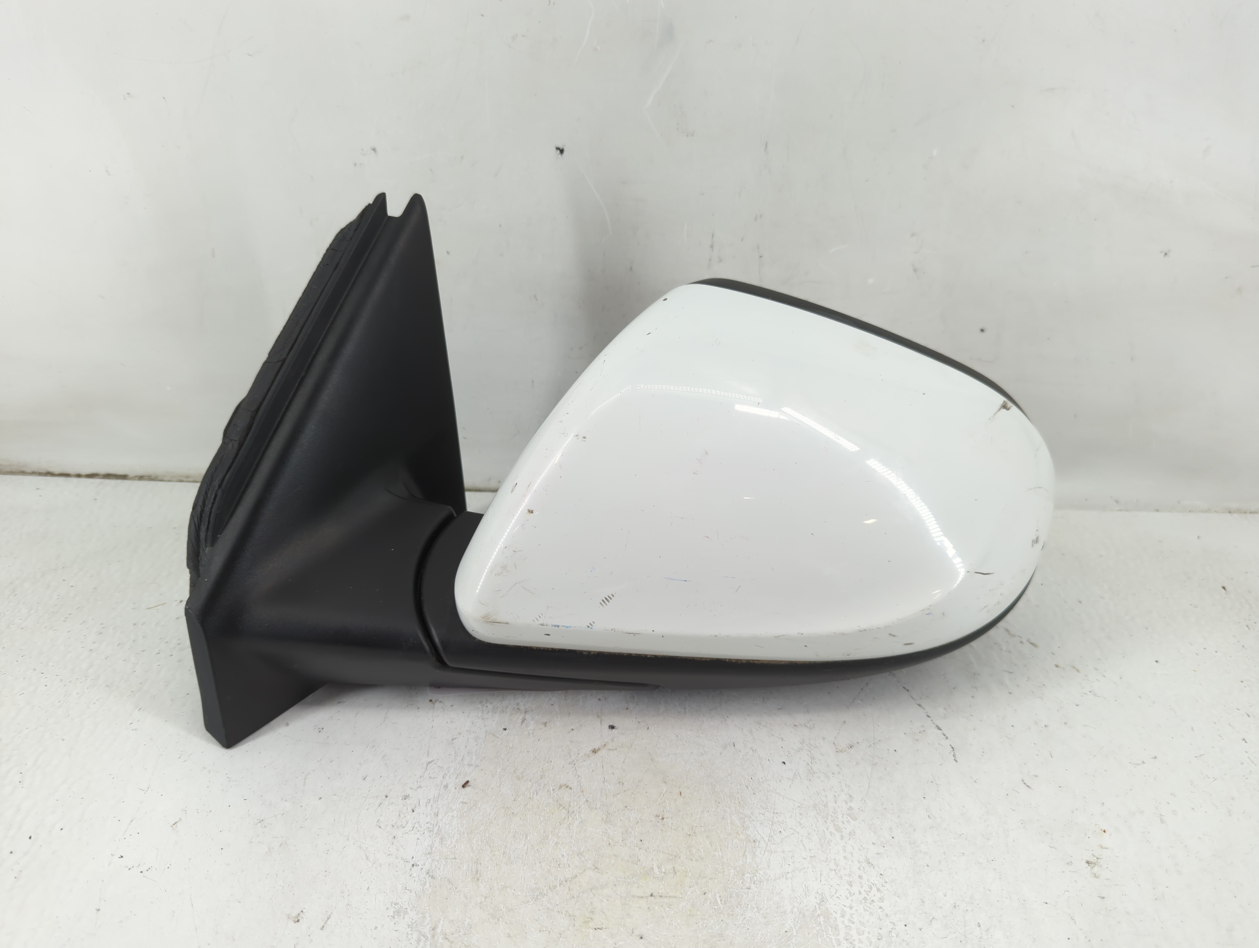 Buick Encore Driver Left Side View Power Door Mirror White 1113113 - Oemusedautoparts1.com