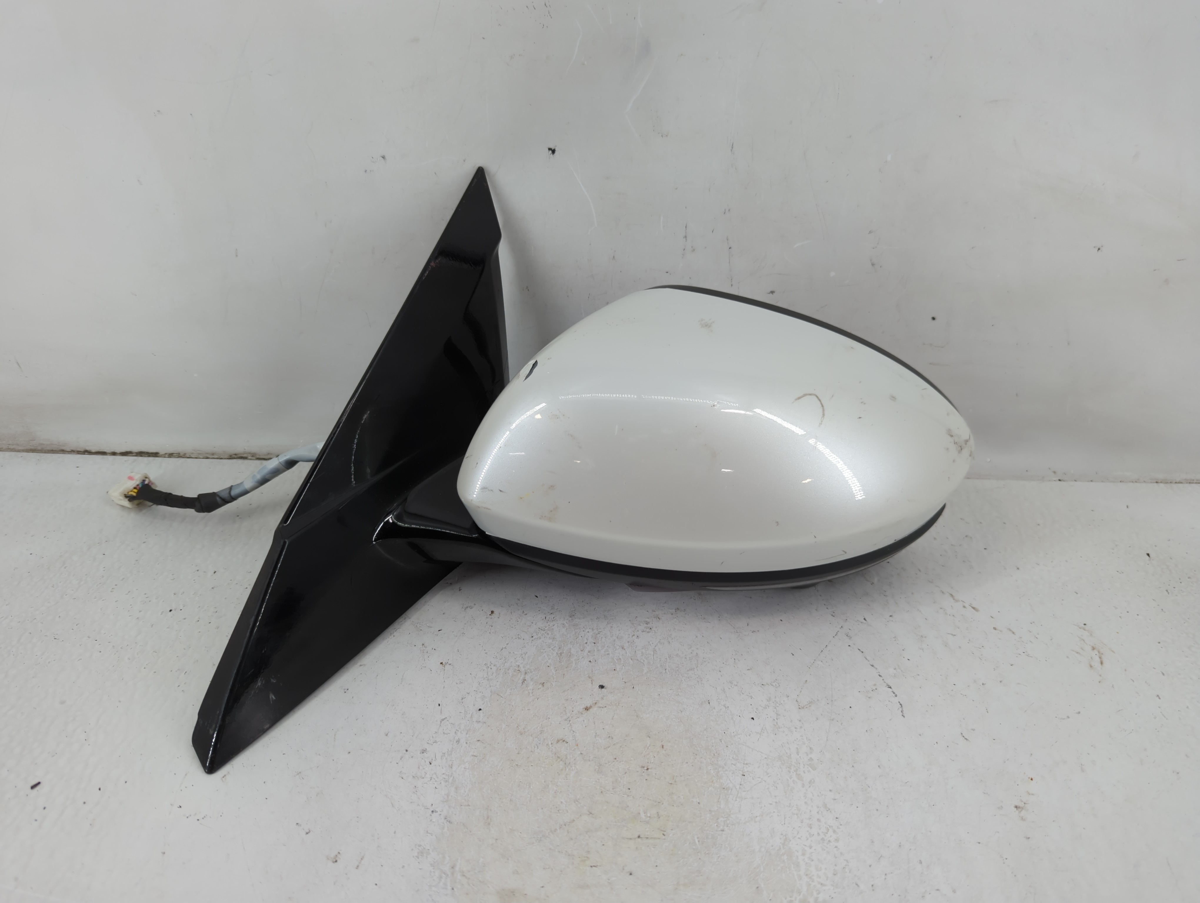 Picture of 2020-2022 Nissan Altima Driver Left Side View Power Door Mirror White 1113142