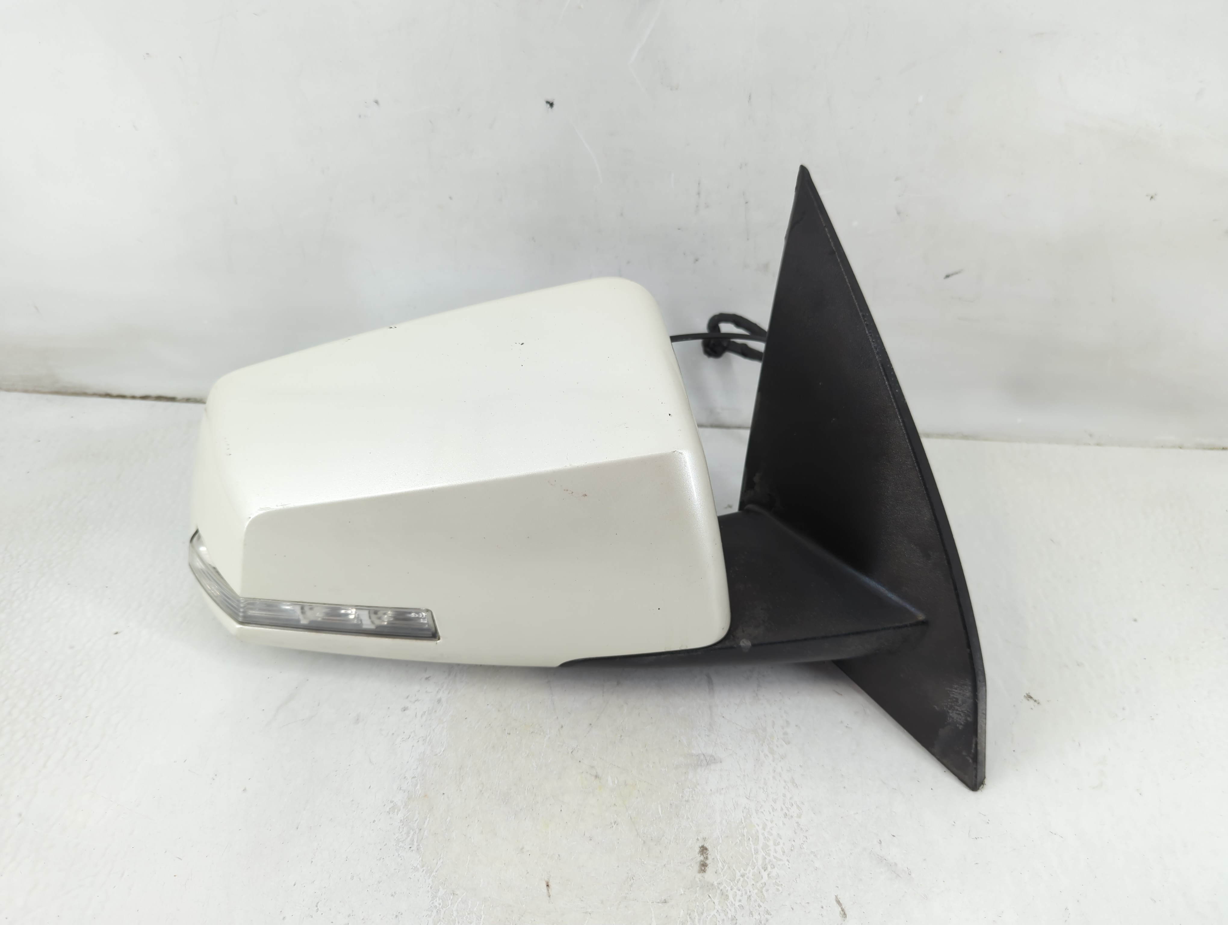 2015-2017 Chevrolet Traverse Passenger Right Side View Power Door Mirror 1113240 - Oemusedautoparts1.com