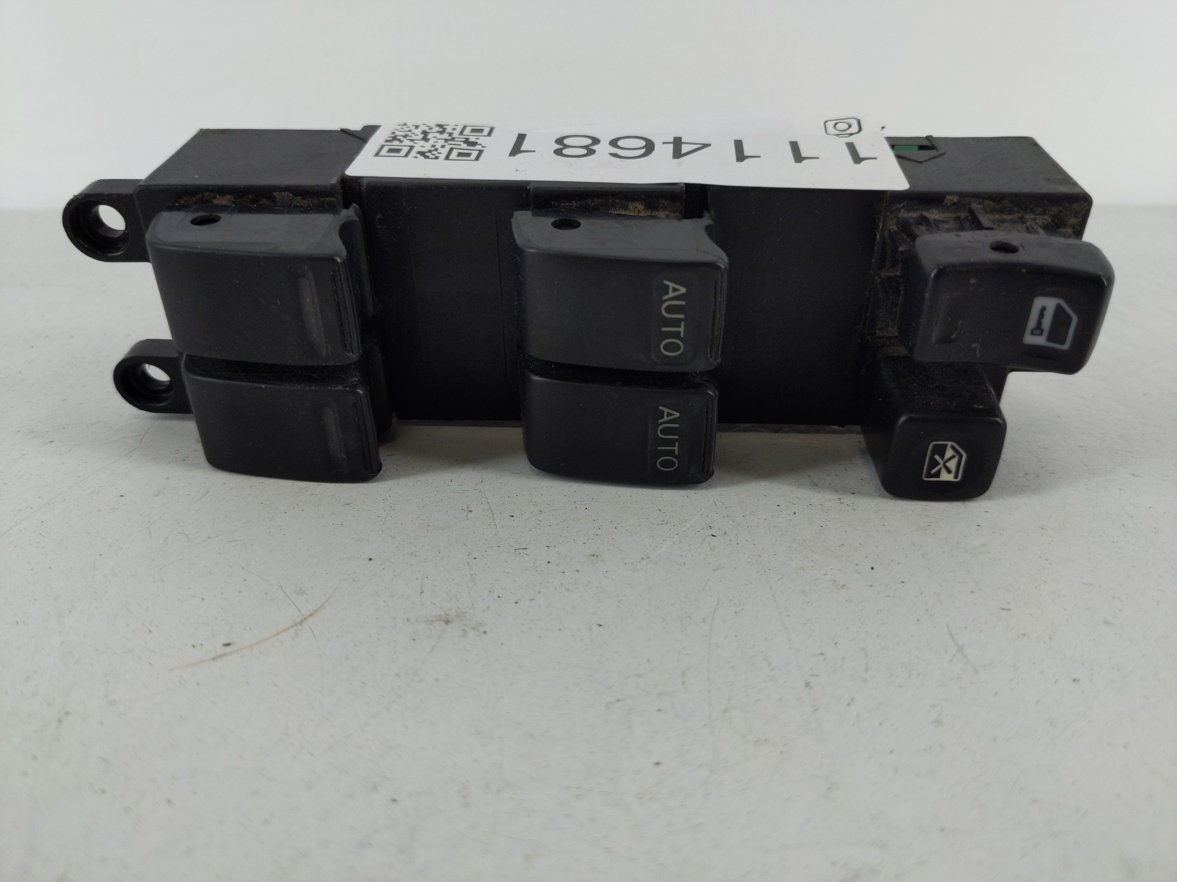 2000-2001 Infiniti I30 Driver Left Door Master Power Window Switch 1114681 - Oemusedautoparts1.com