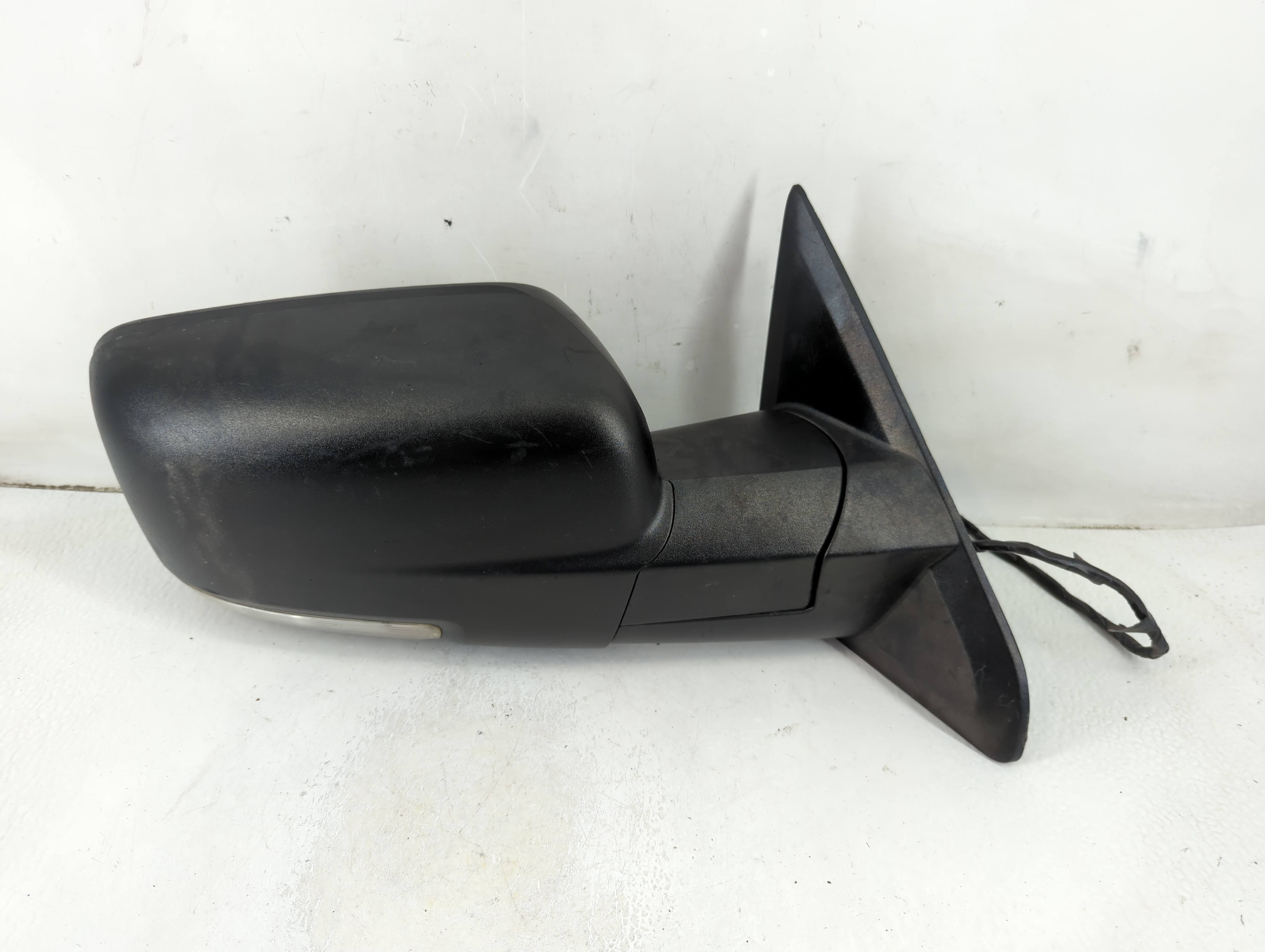 Dodge Ram 1500 Passenger Right Side View Power Door Mirror Black 1114929 - Oemusedautoparts1.com