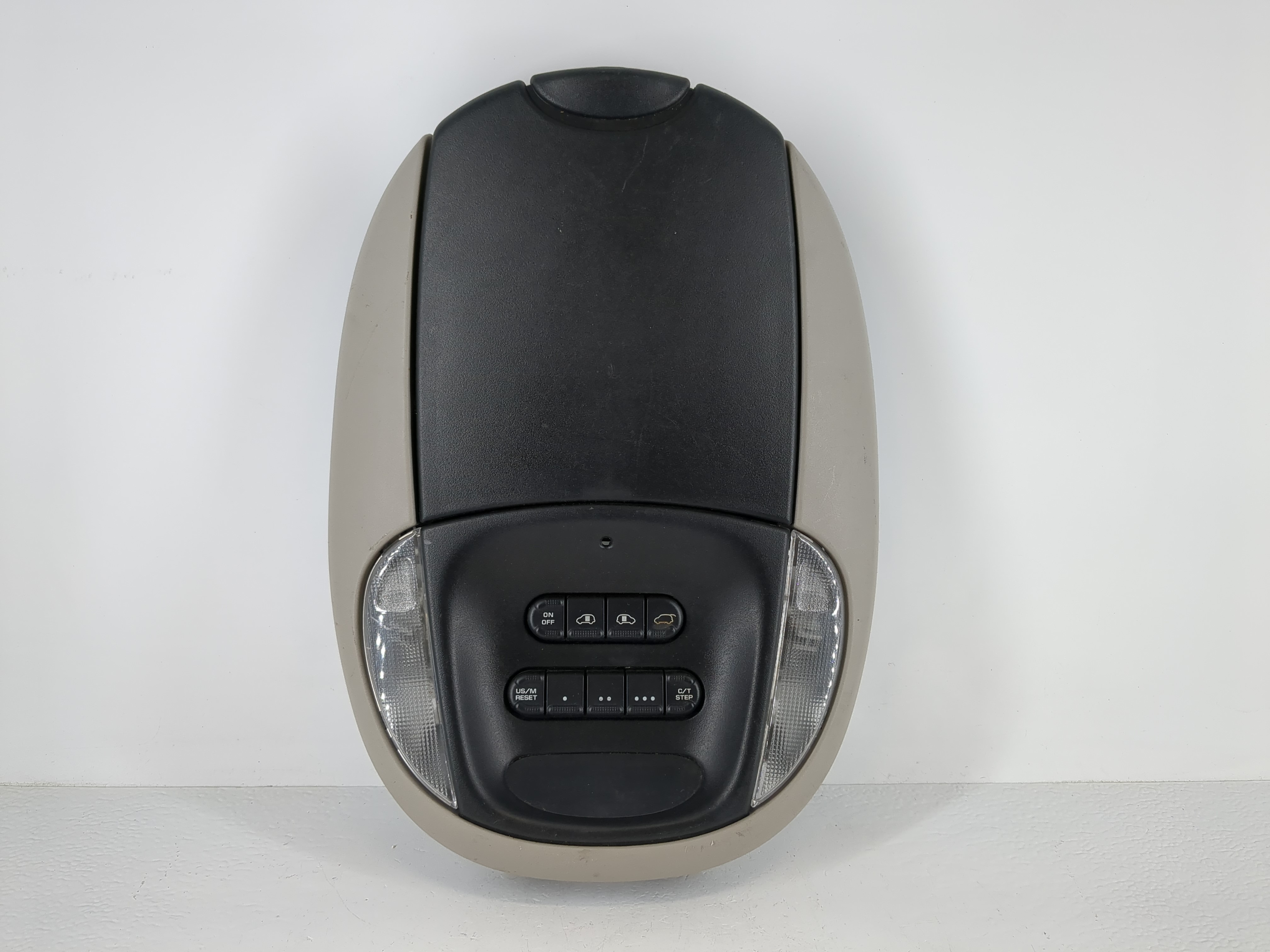 2001 Chrysler Town & Country Overhead Roof Console 1116141 - Oemusedautoparts1.com