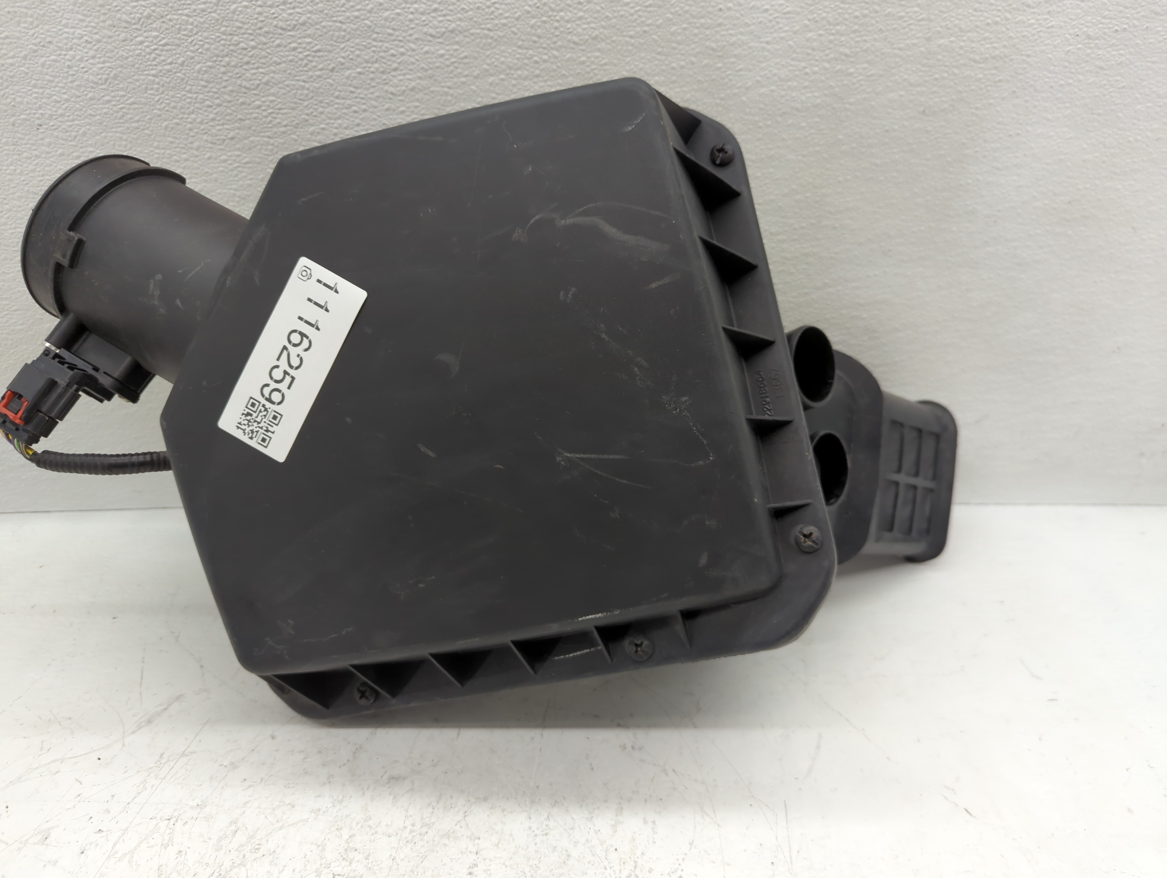 Picture of 2014-2020 Chevrolet Impala Air Cleaner Intake-duct Hose Tube 1116259