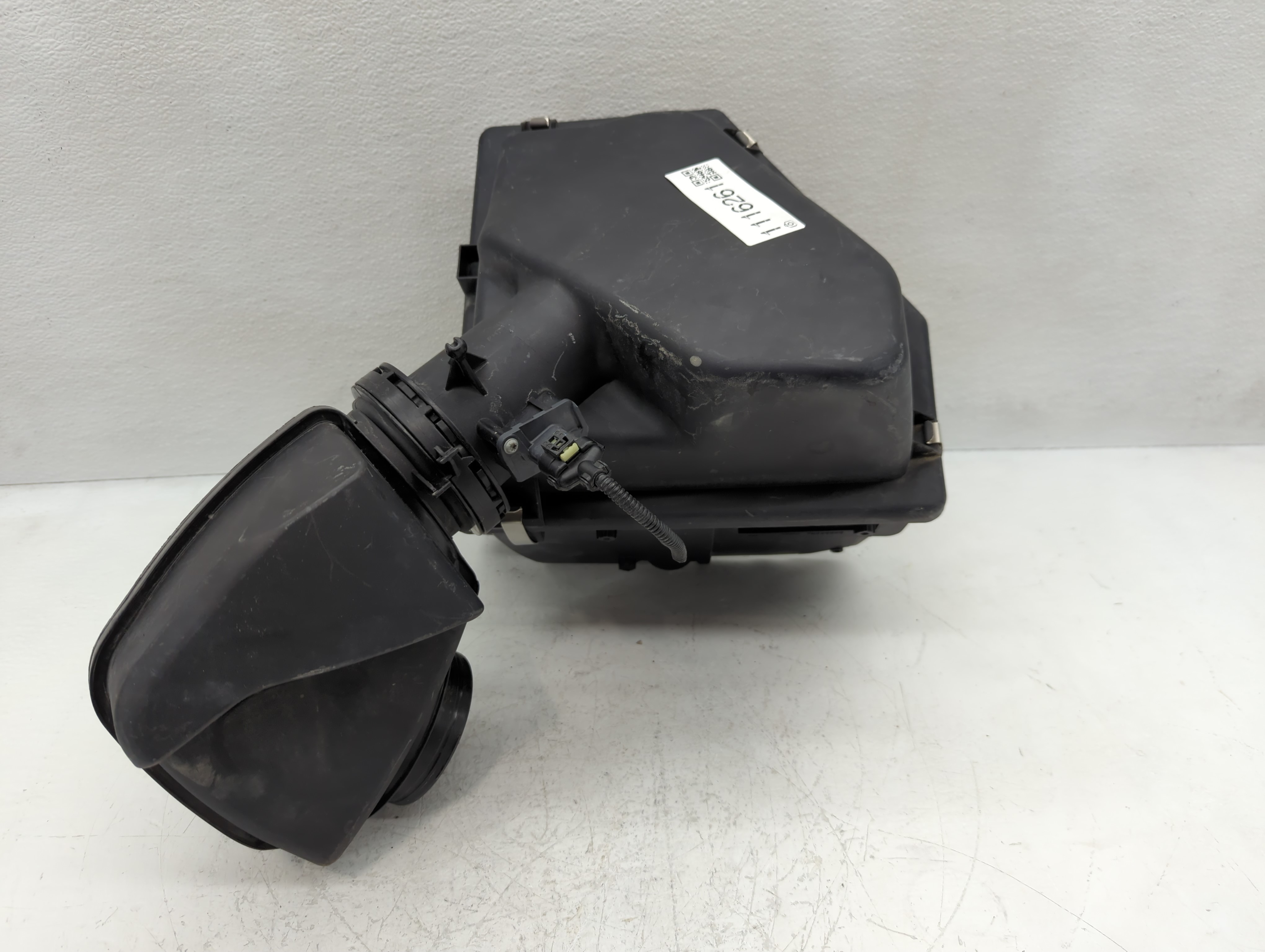 2017-2019 Bmw 330i Air Cleaner Intake-duct Hose Tube 1116261 - Oemusedautoparts1.com