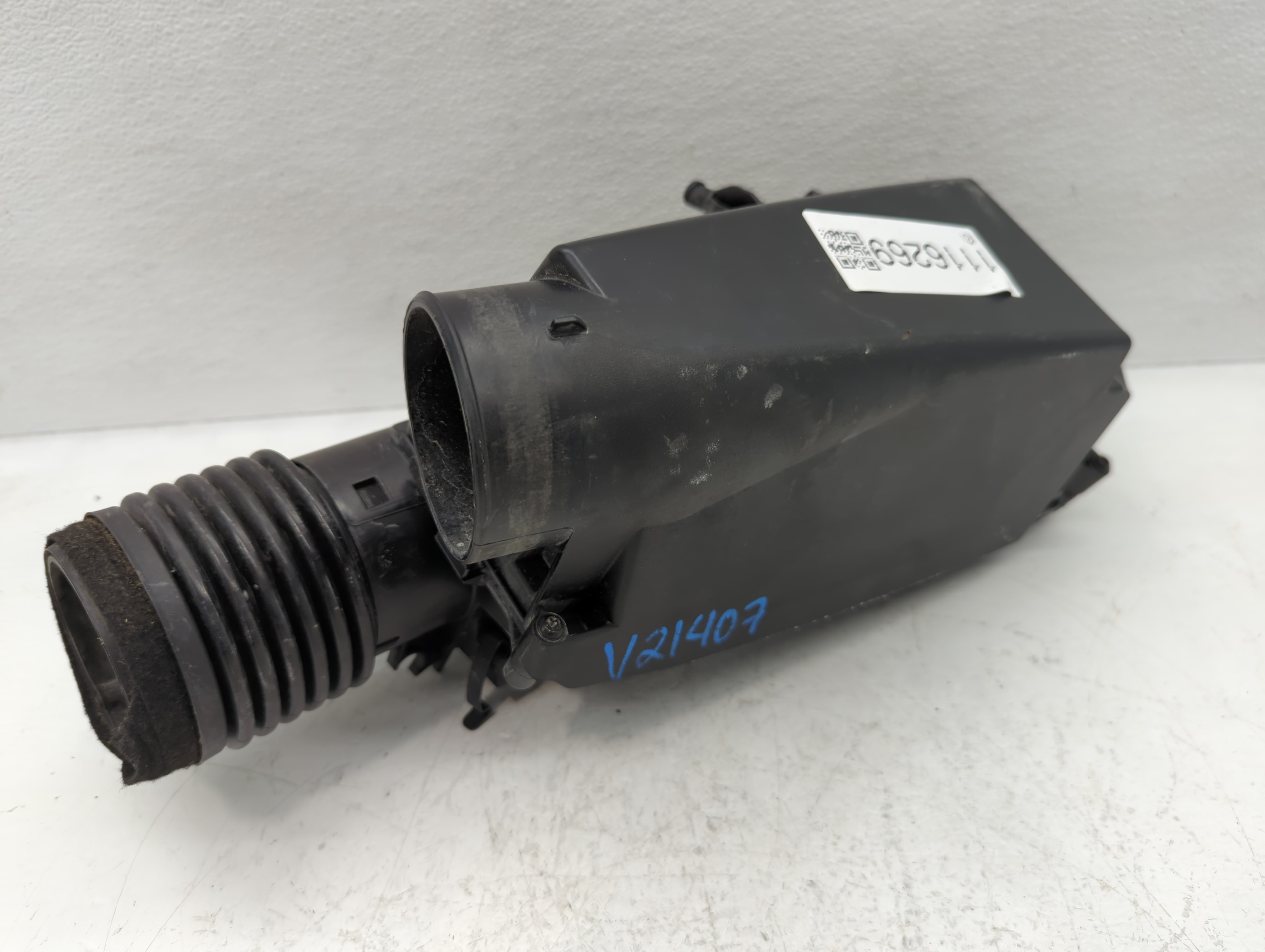Picture of 2012-2015 Mercedes-benz C250 Air Cleaner Intake-duct Hose Tube 1116269