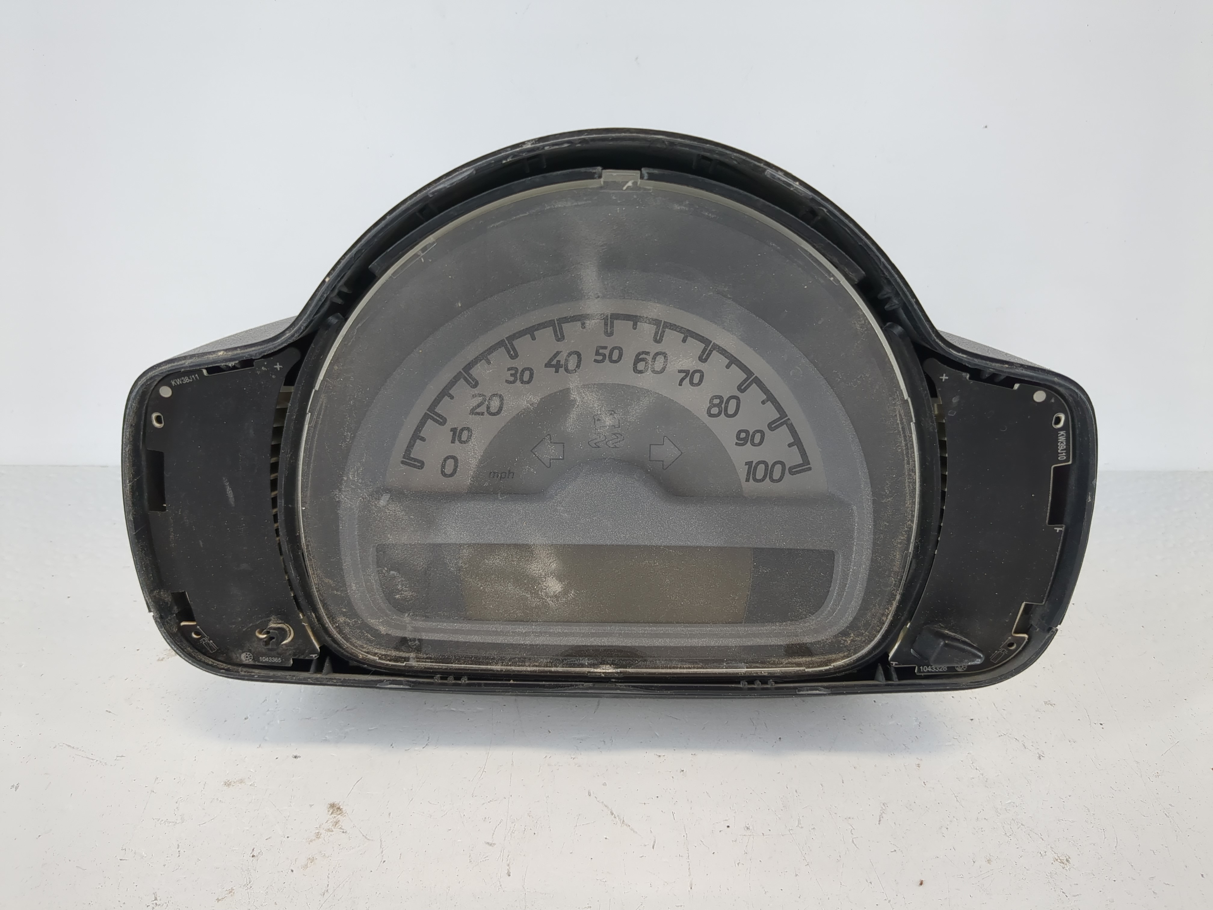 Picture of 2012 Smart Fortwo Speedometer Instrument Cluster Gauges 1025020-50 1116352
