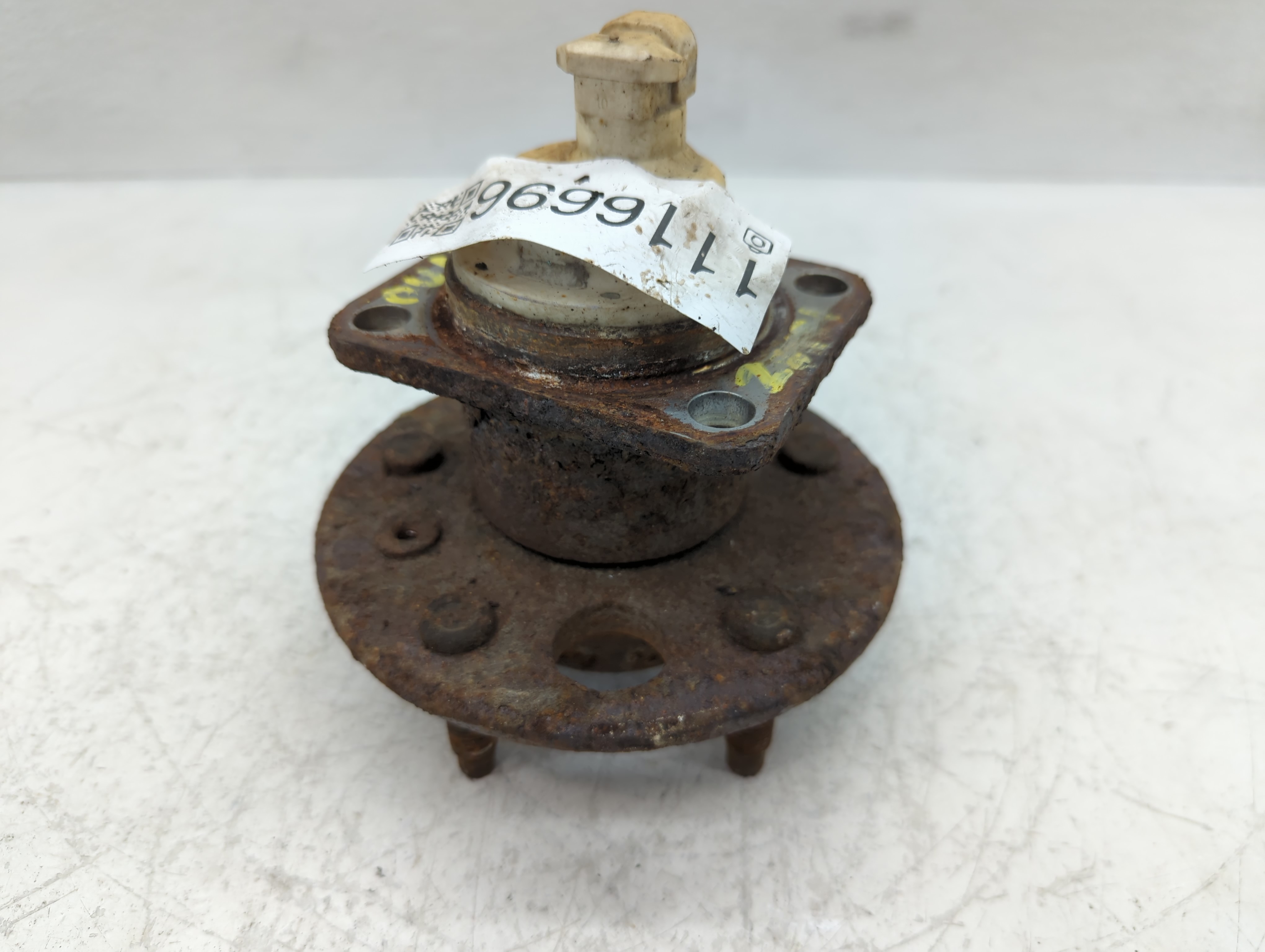 Picture of 2010-2015 Toyota Prius Driver Front Wheel Hub Oem 1116696