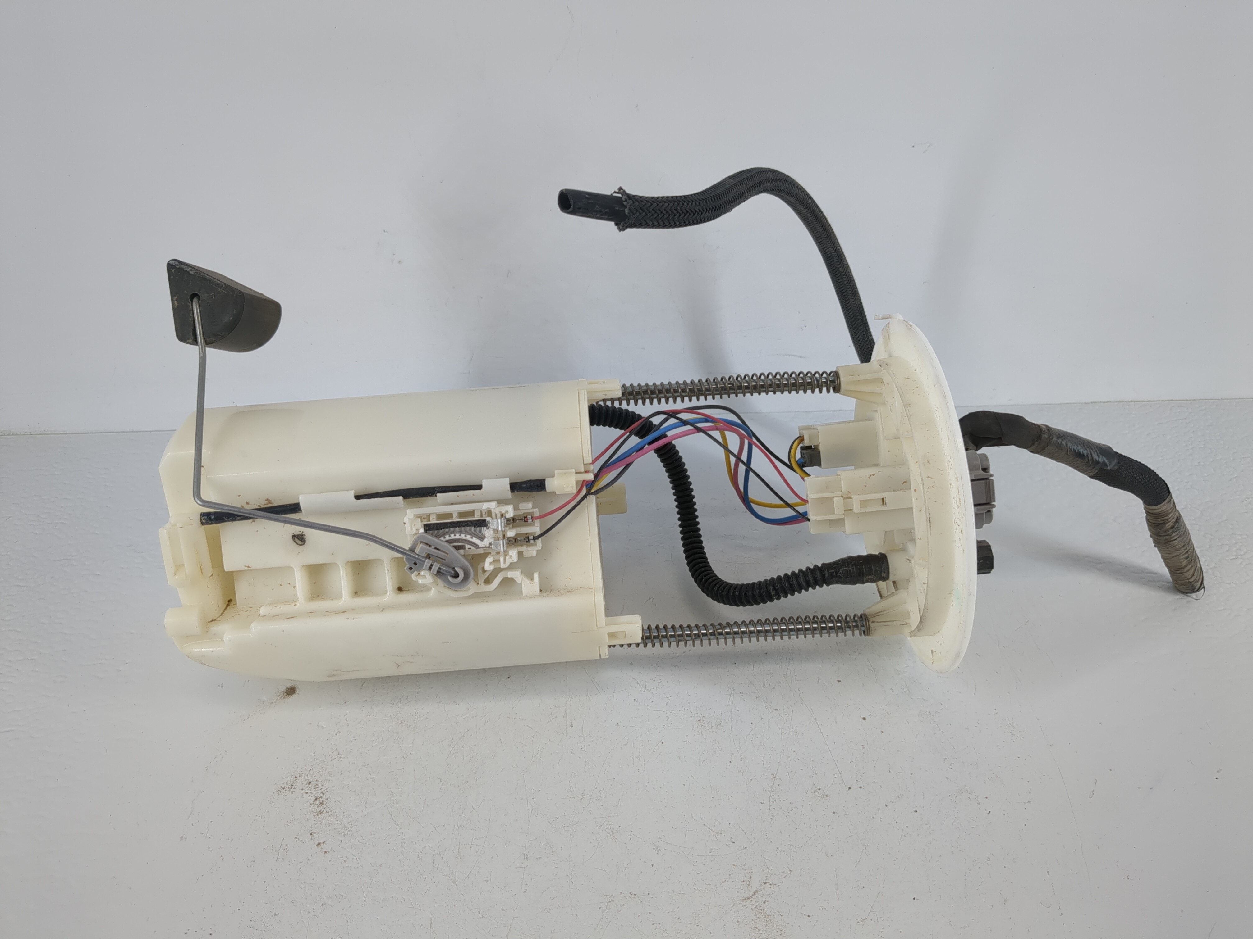 Picture of 2016-2022 Toyota Tacoma Electrical Gas Fuel Pump Assembly 1116944