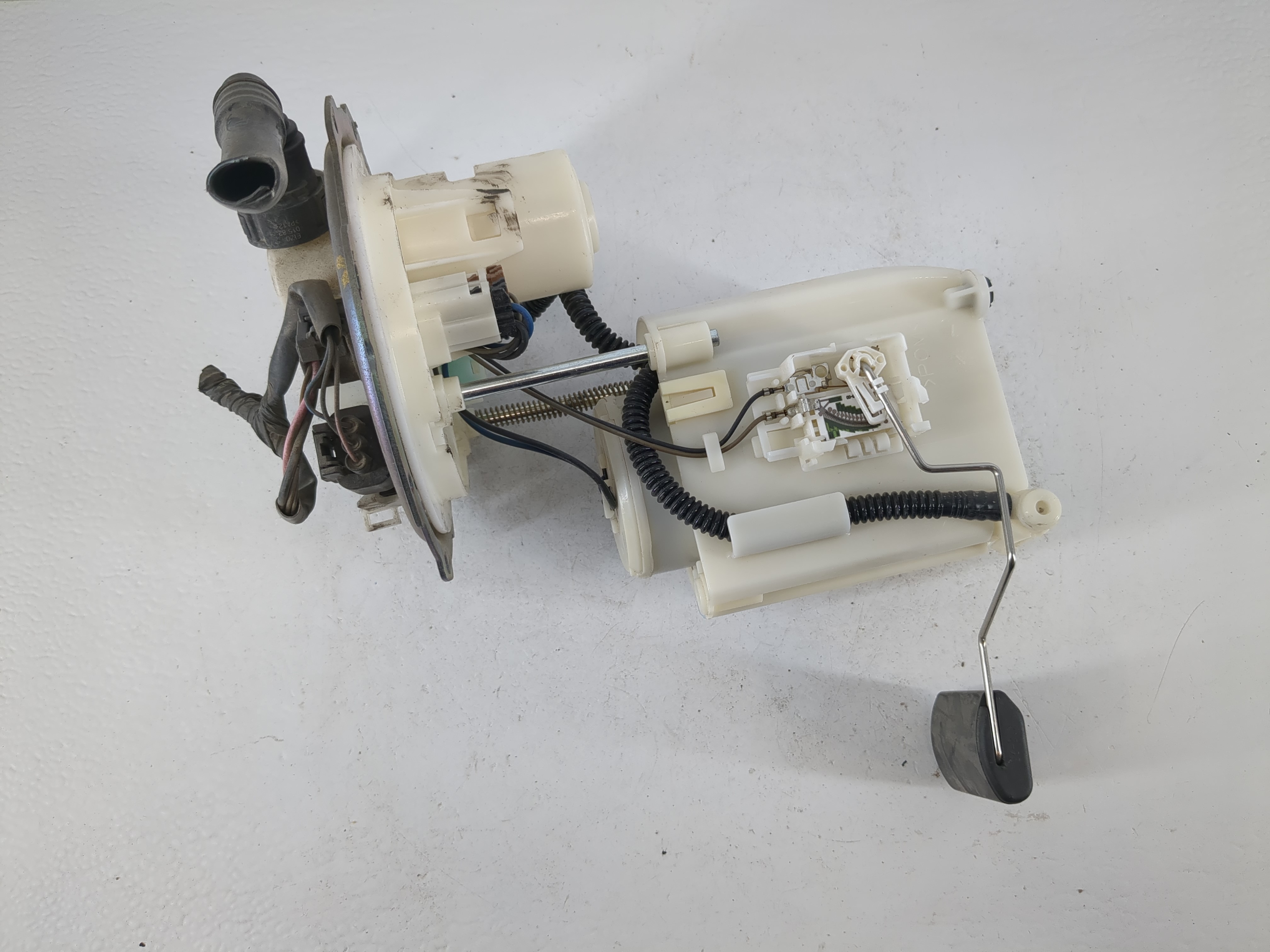 2014-2016 Hyundai Elantra Electrical Gas Fuel Pump Assembly 1116976 - Oemusedautoparts1.com