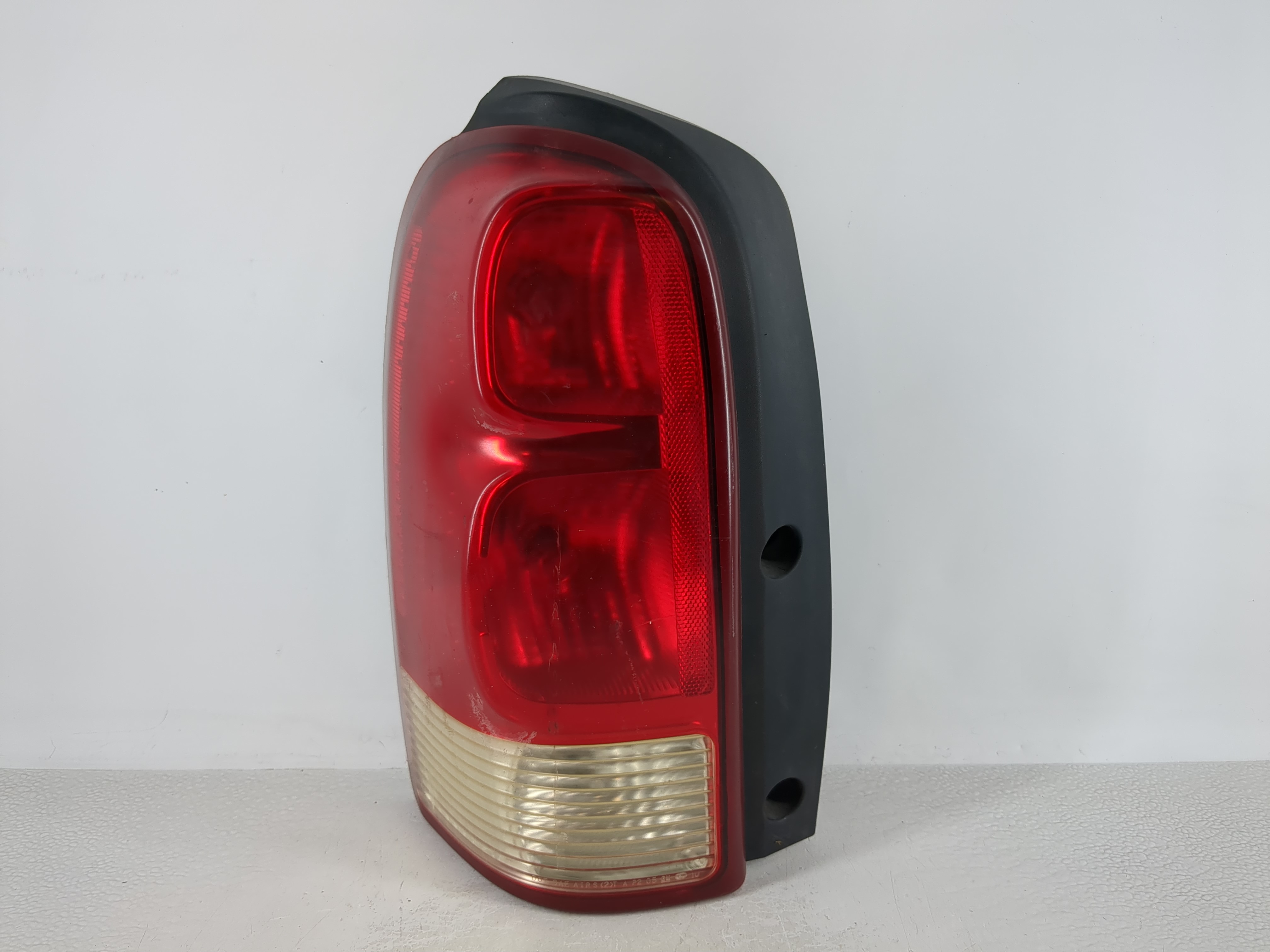 Picture of 2005-2005 Saturn Relay Driver Left Side Tail Light Taillight Oem 1117167