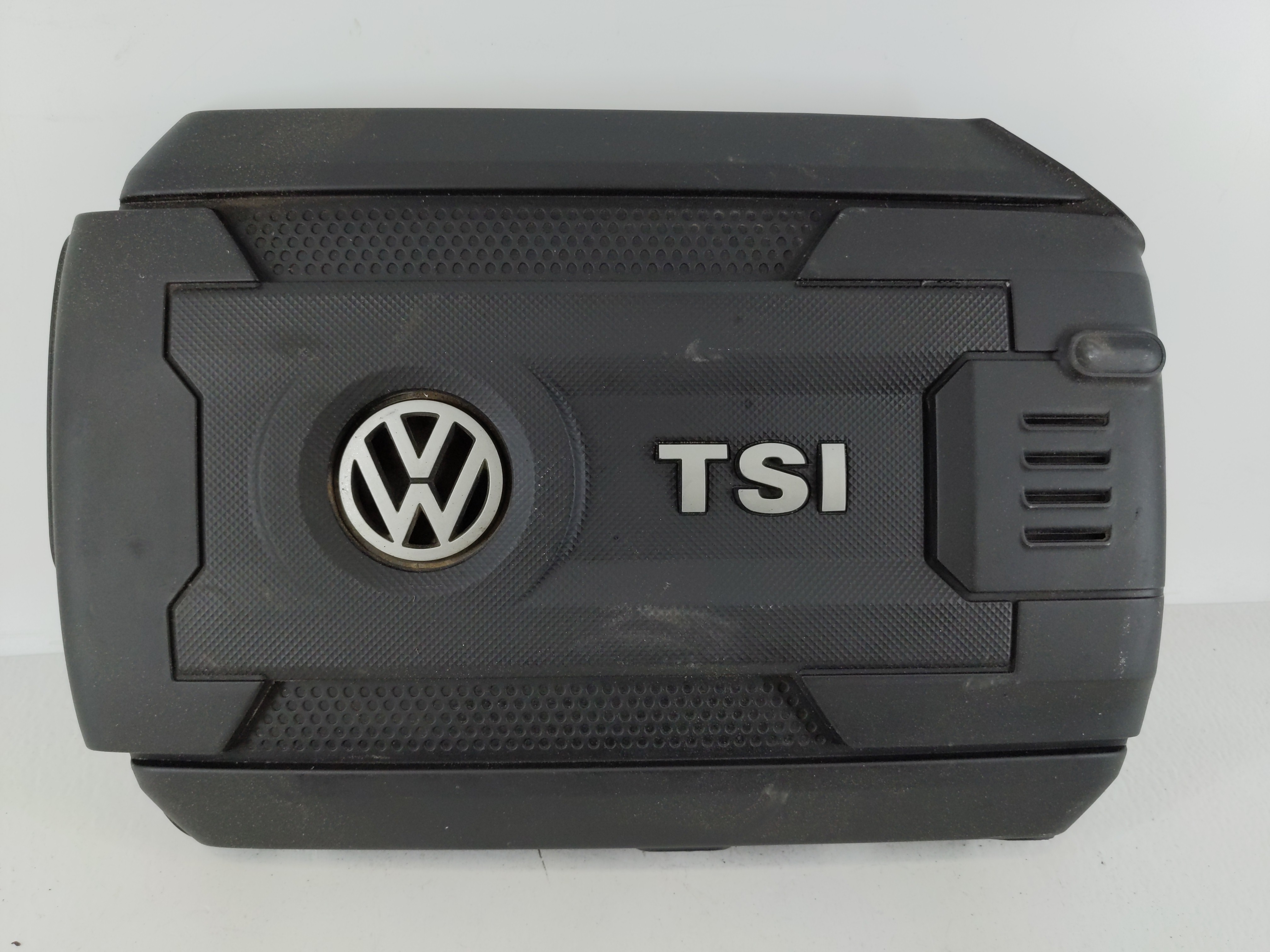 Picture of 2016 Volkswagen Passat Engine Cover 1117212