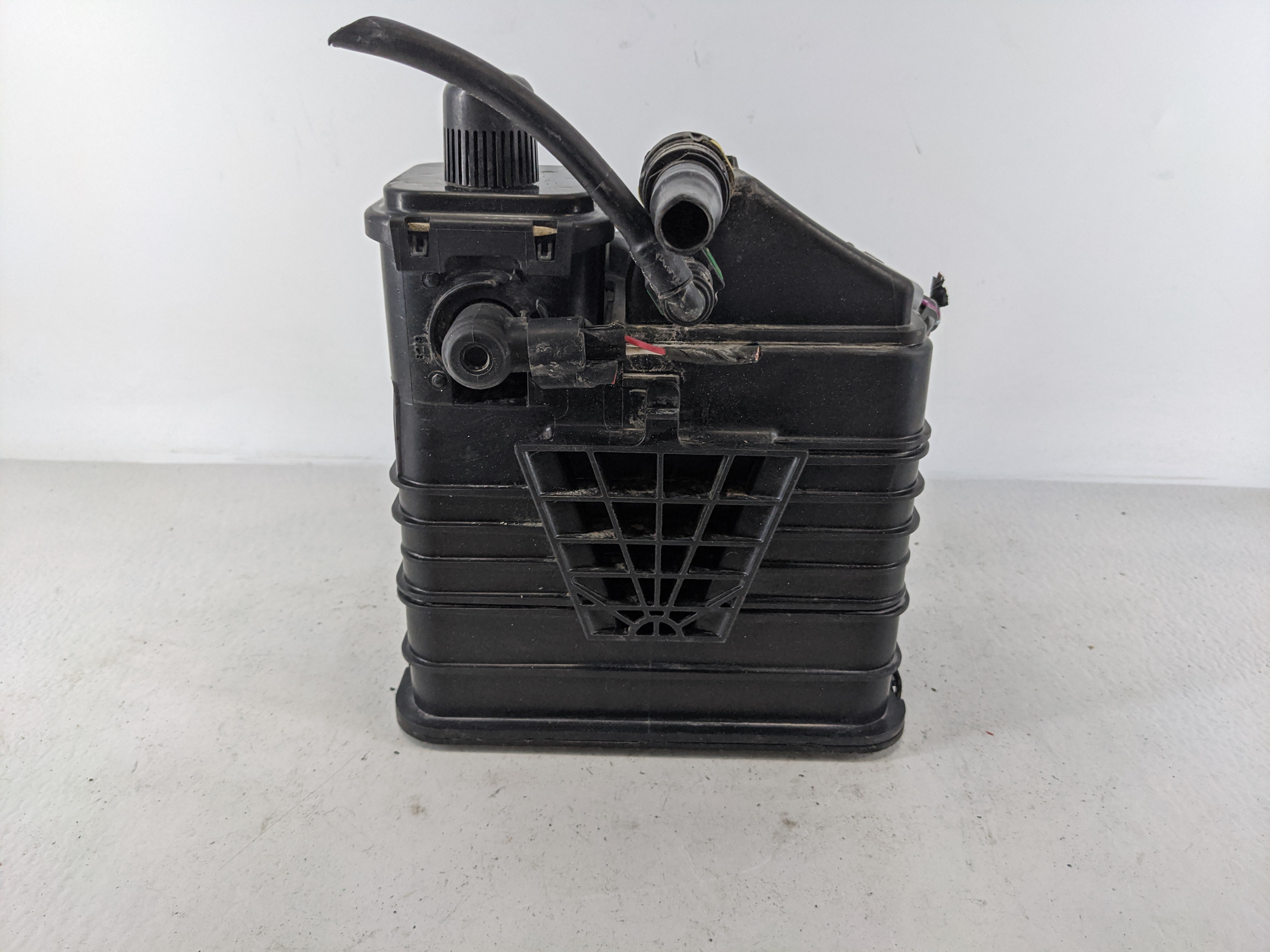 2018 Cadillac Xts Fuel Vapor Charcoal Canister 1117219 - Oemusedautoparts1.com